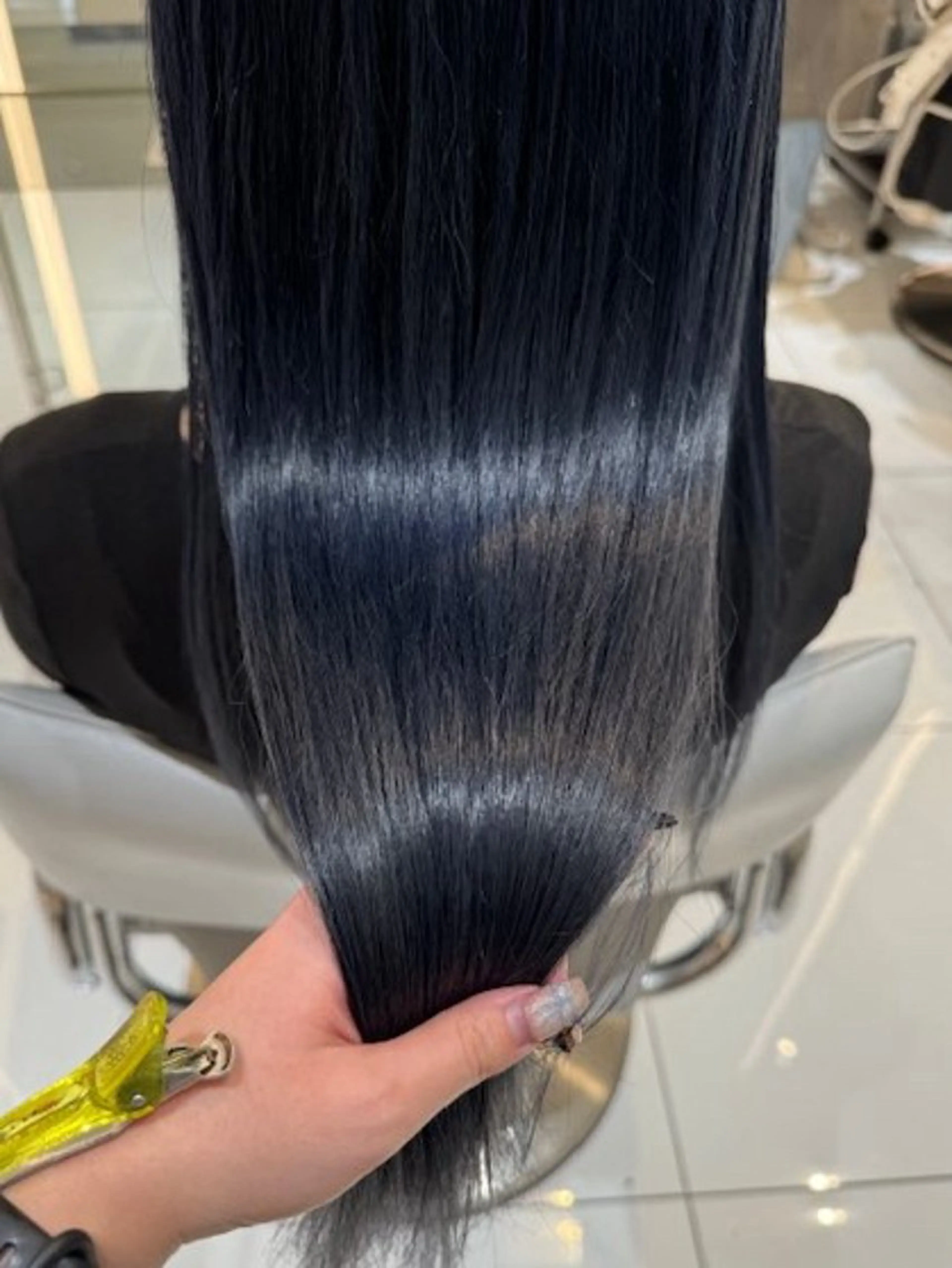 【透明感が欲しい方におすすめ】💫暗染めカラー➕艶々トリートメント🌷の写真