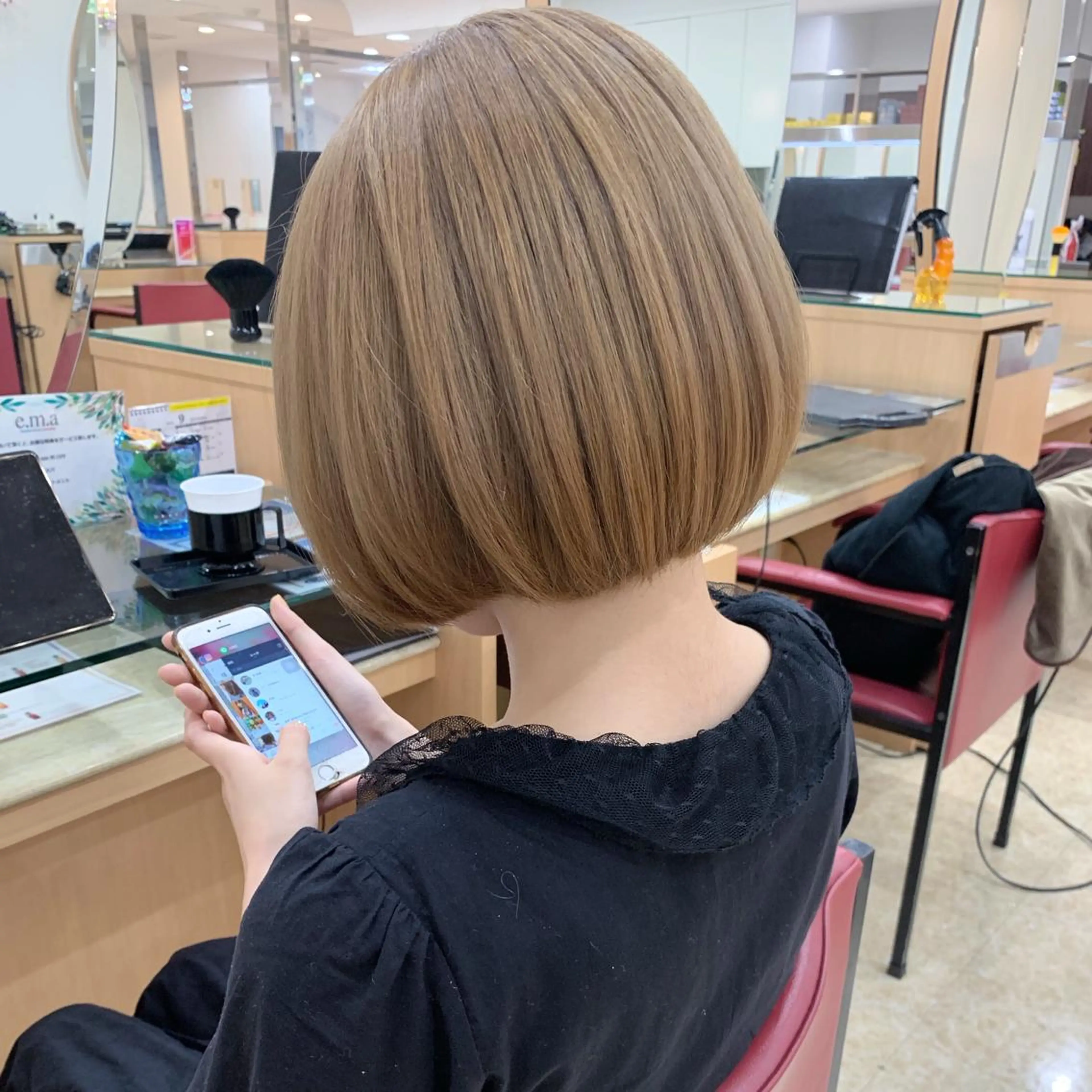 カラー ボブ ✨艶ブリーチカラー ✨四ノ宮裕己のヘアスタイル