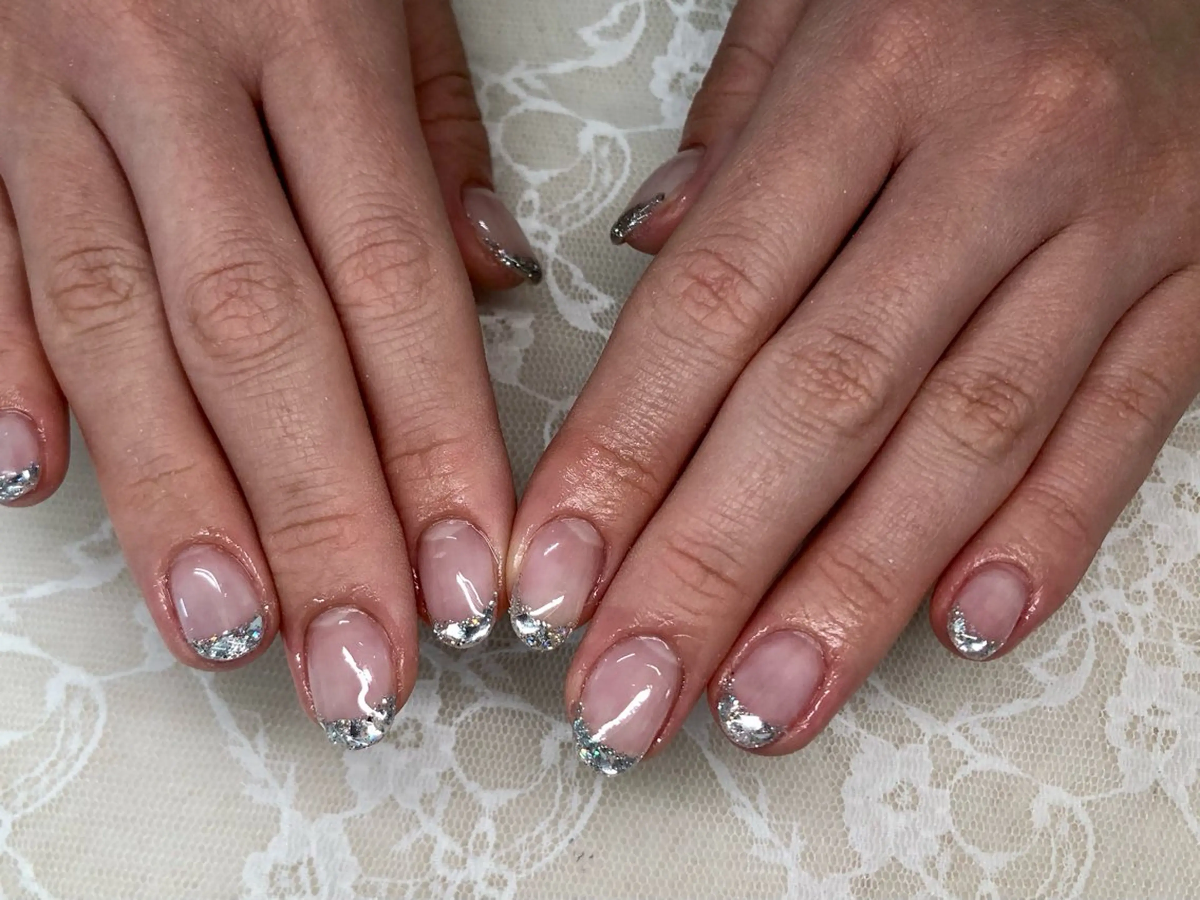 ネイル フレンチネイル ガラスフレンチ シルバー ハンドネイル ハンドケア Epokku ネイルサロンのネイルデザイン