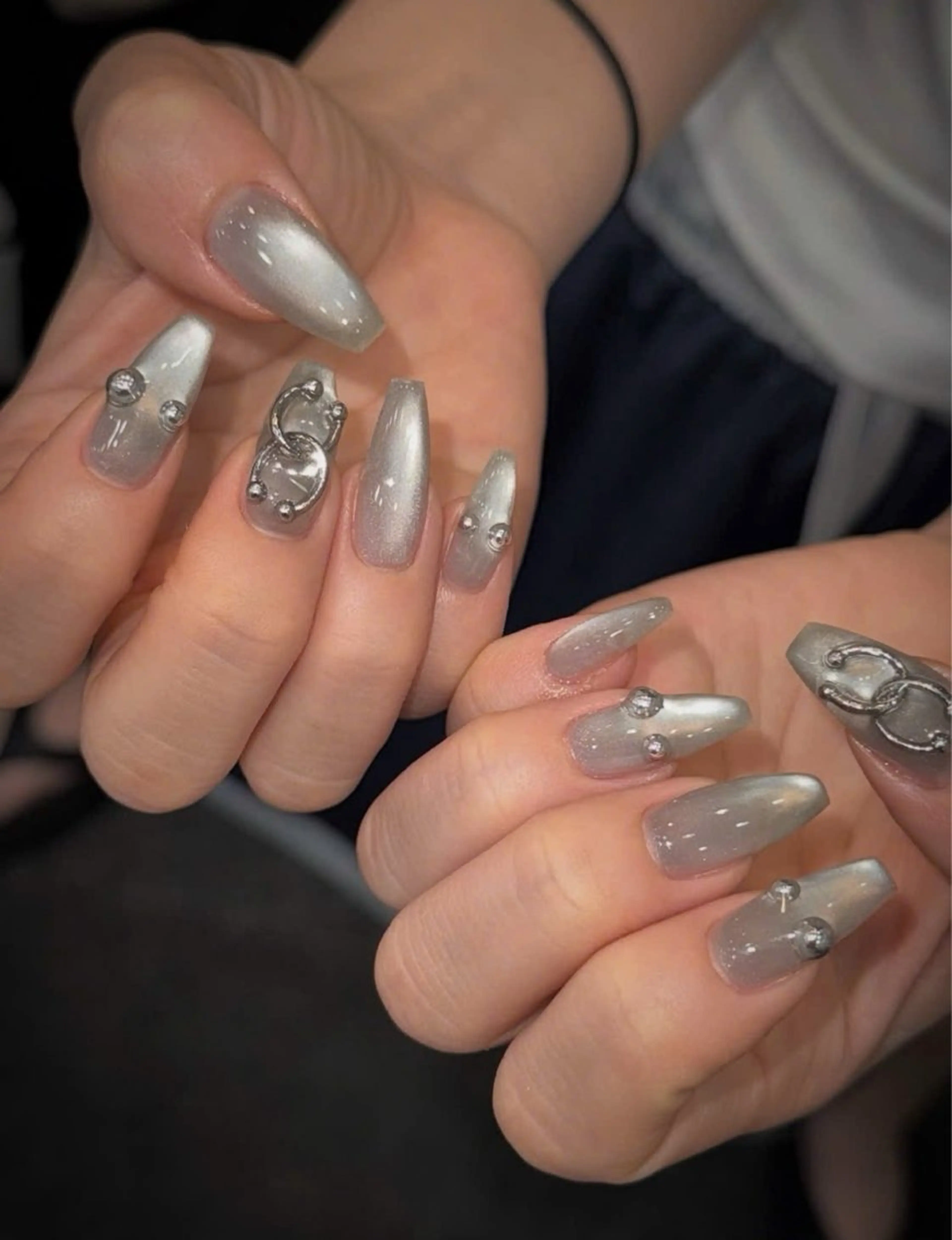 ネイル フレンチネイル キラキラネイル マグネットネイル ミラーネイル ニュアンスネイル Tira Nailのネイルデザイン