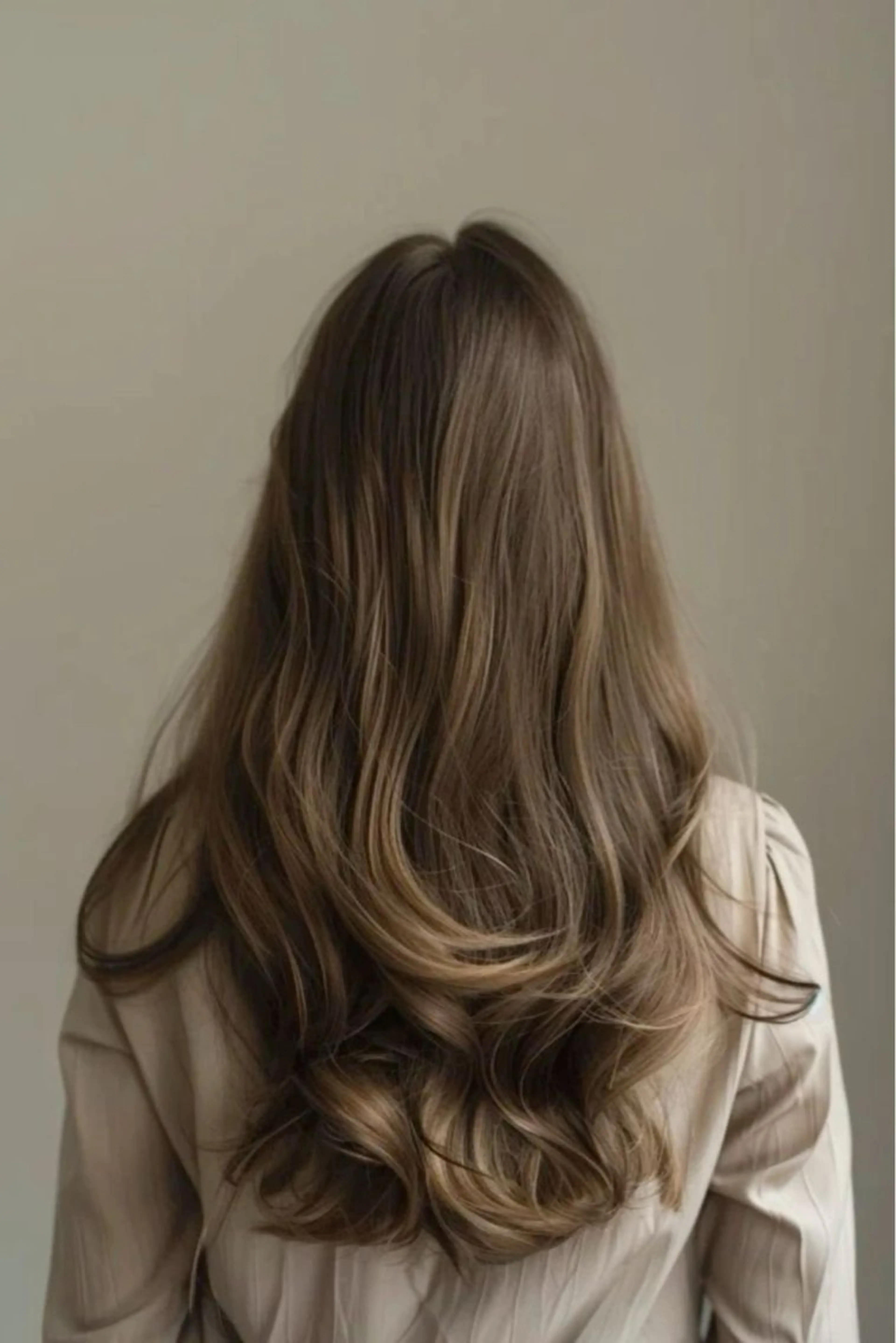 ロング カラー ブリーチ nok所属・レイヤー/ベージュ/ どますず🌺のヘアスタイル