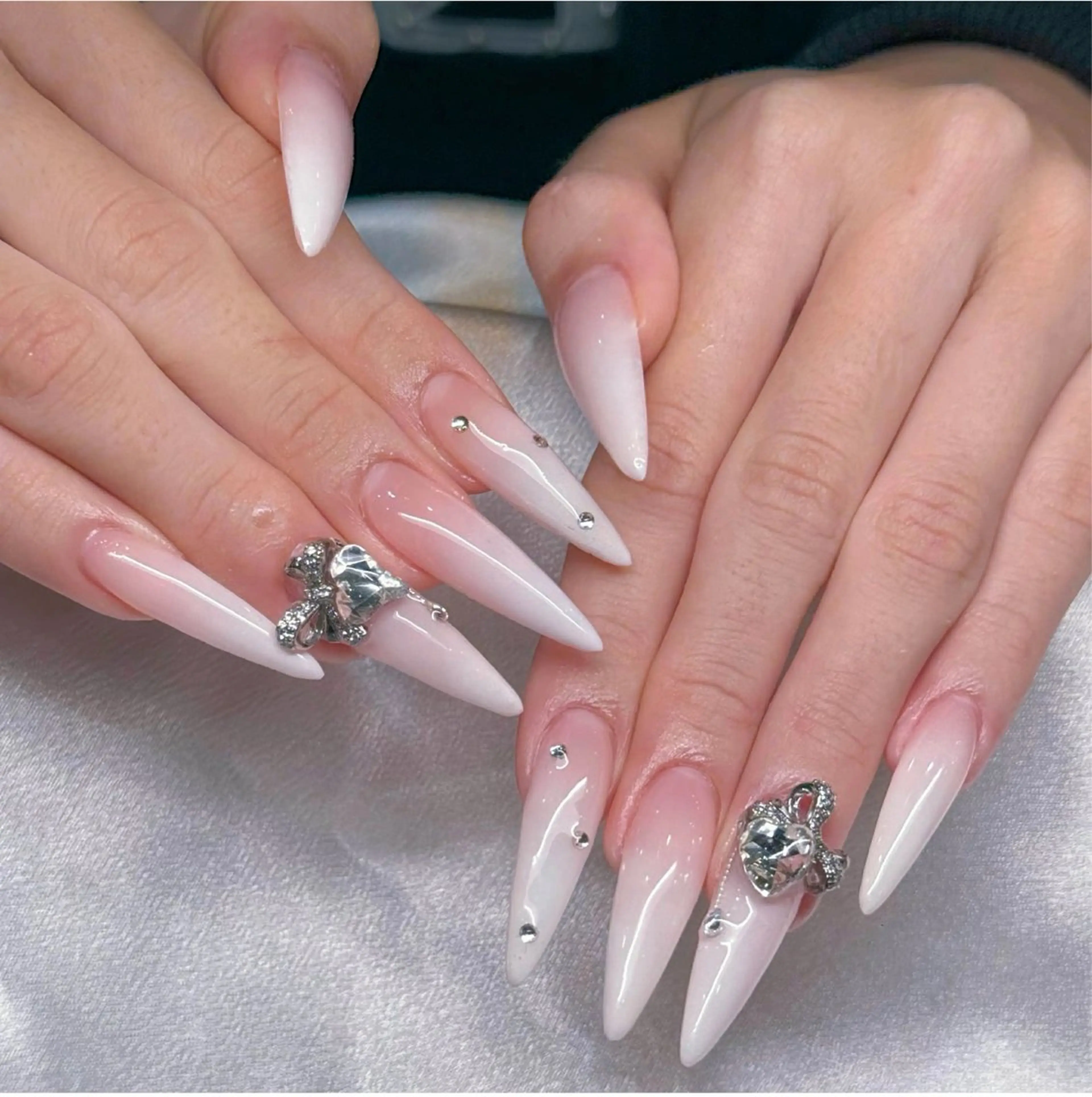 ネイル オーロラネイル ブルー チークネイル フットネイル フレンチネイル ハンドネイル HANA ハナのネイルデザイン