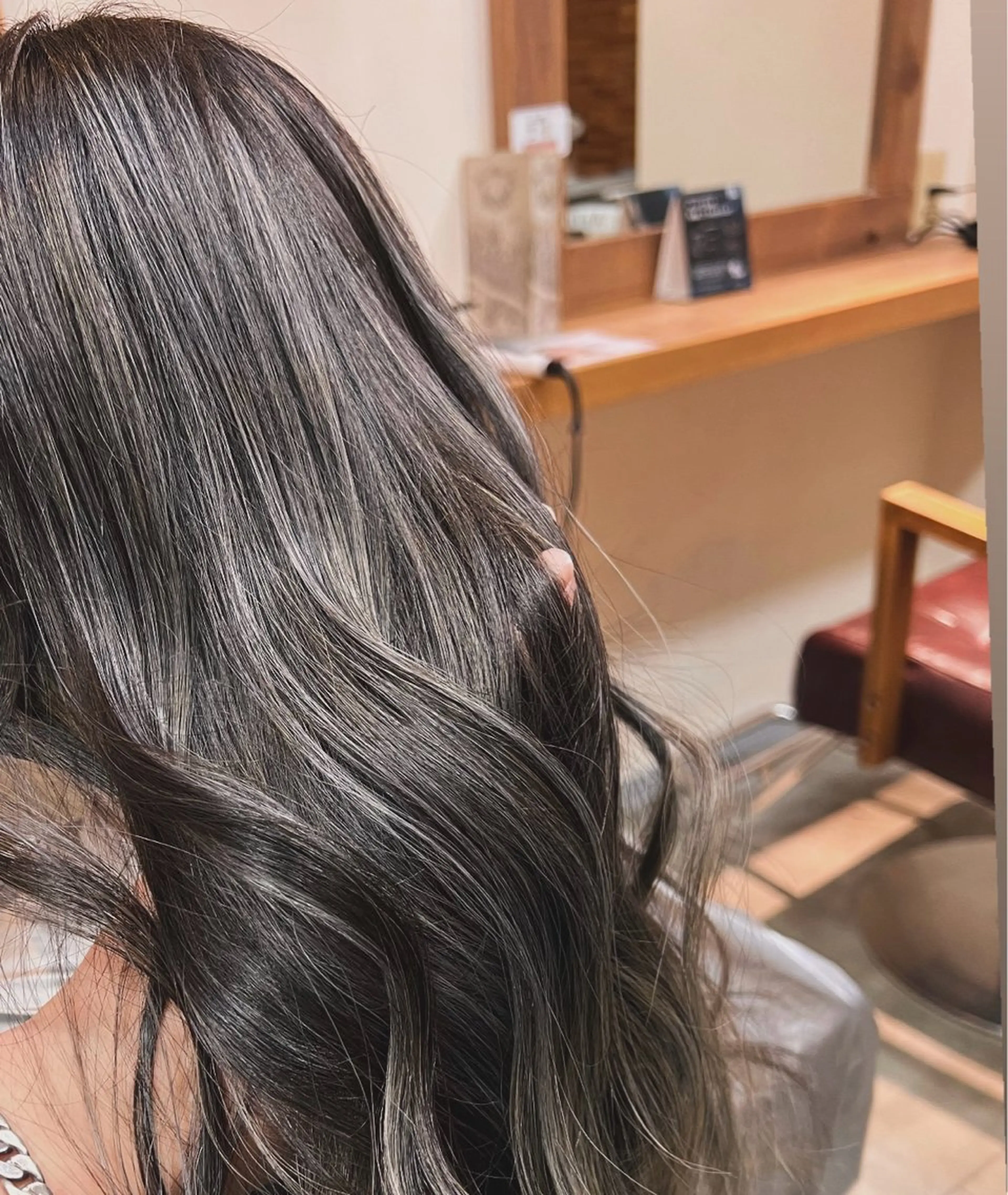 カラー ハイライトカラー カット ヘアカラー トリートメント little  porto所属・透明感・艶感 小坂隼斗のヘアスタイル