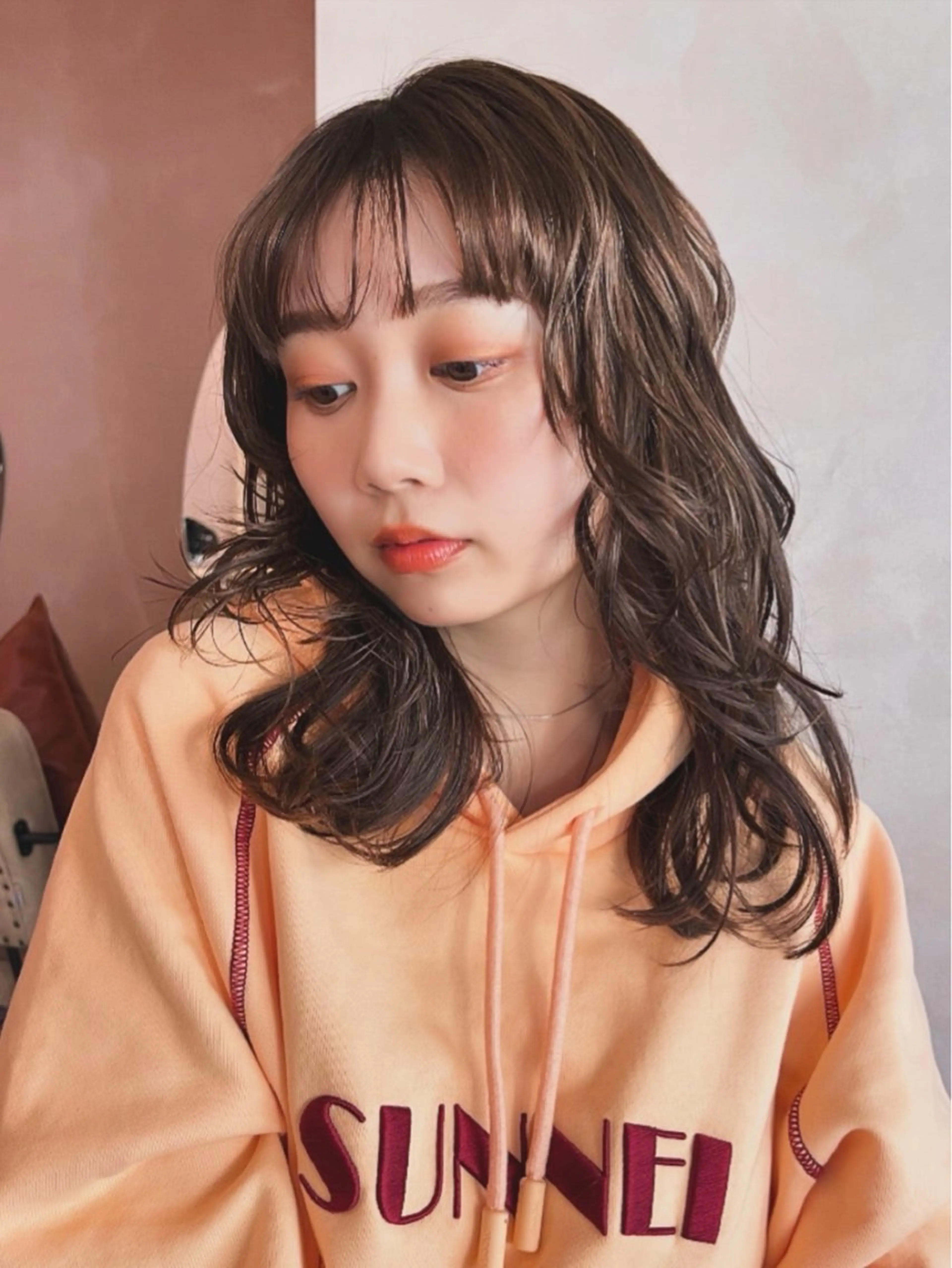 ミディアム パーマ 阿久津真衣 似合わせカットのヘアスタイル