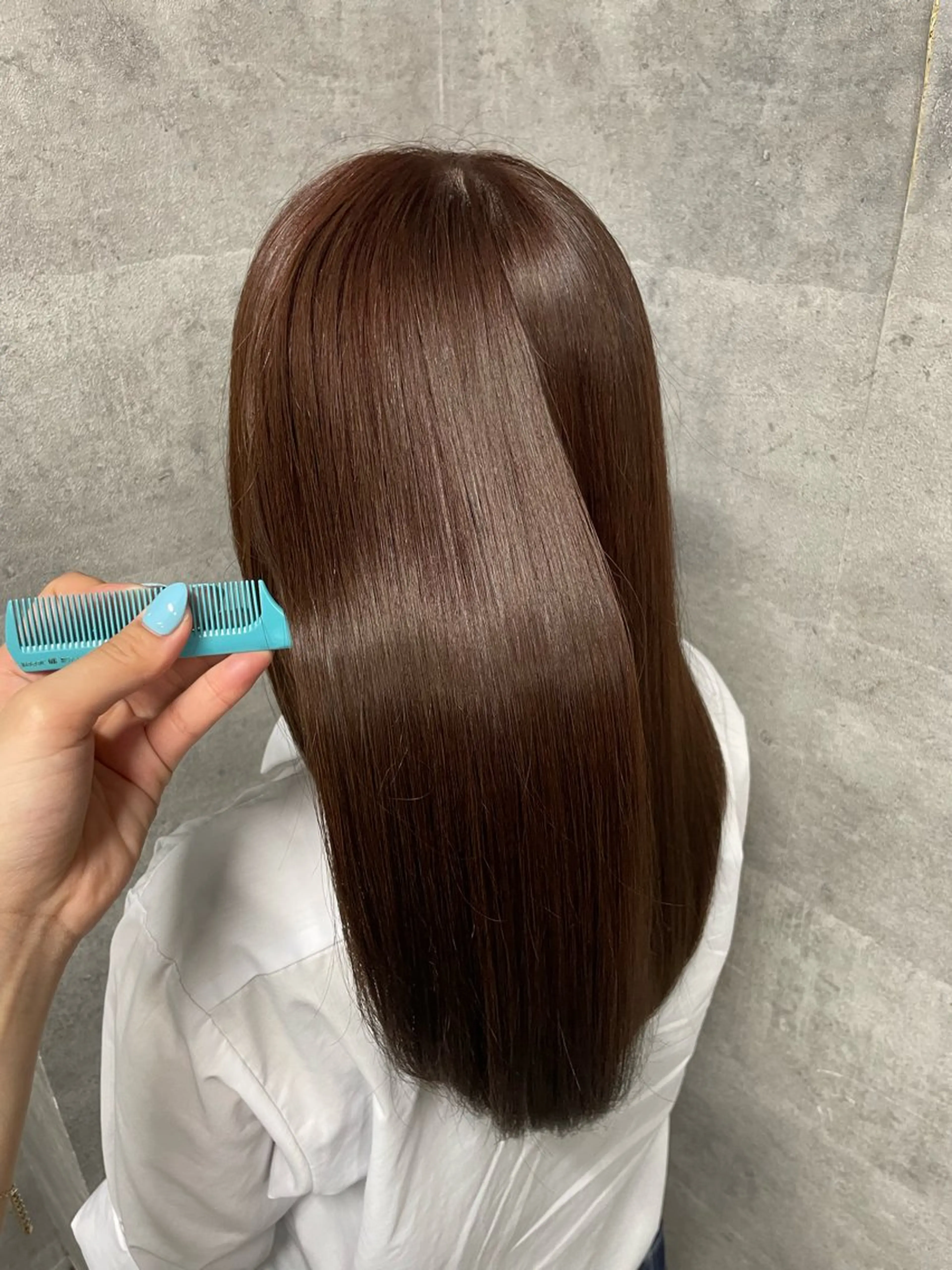 ミディアム 出口 千乃のヘアスタイル