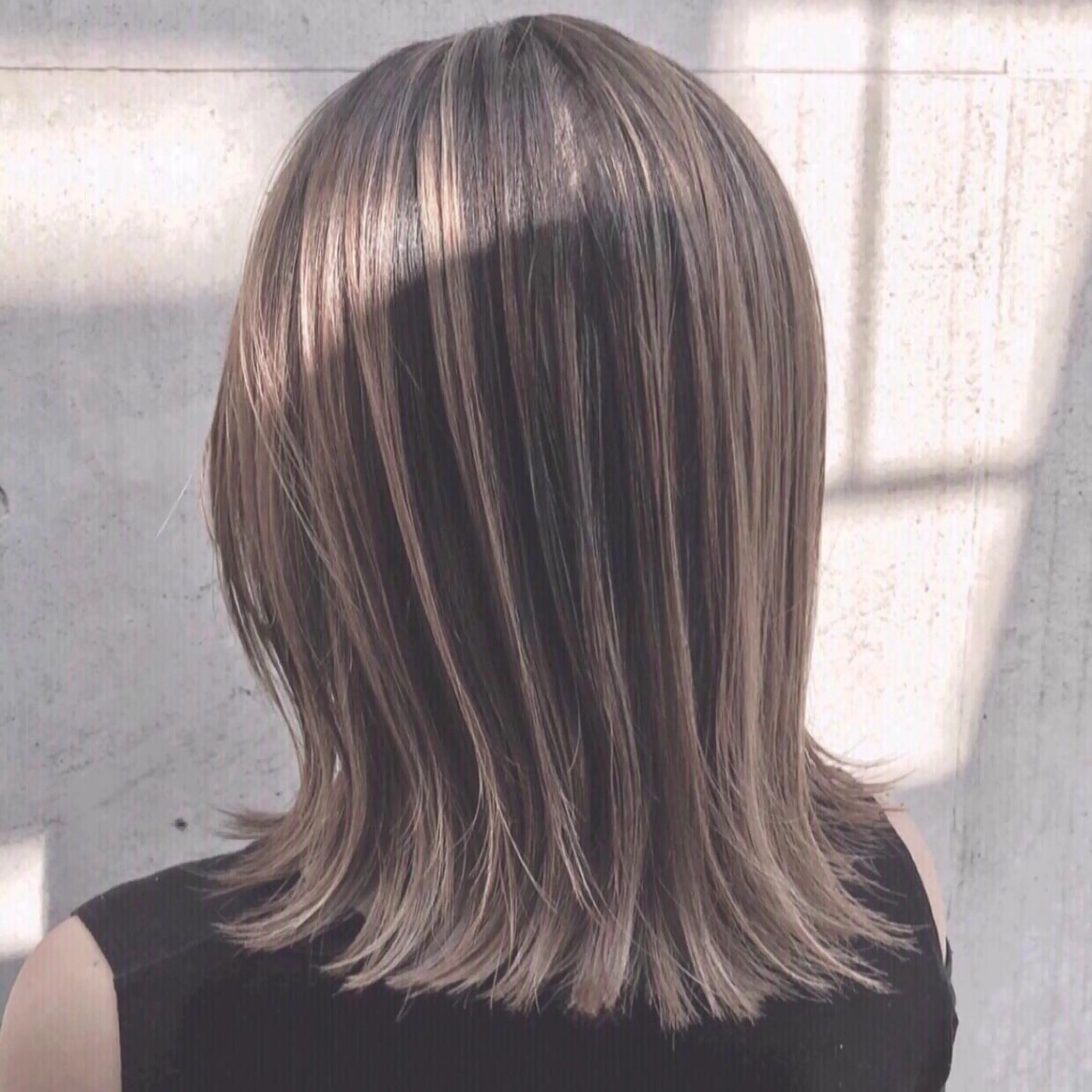 ミディアム カラー ミディアムパーマ アッシュ ベージュカラー ブルーカラー グレージュ ヘアカラー DX  SHARE  SALON 　SHIBUYA所属・AKI アキのヘアスタイル