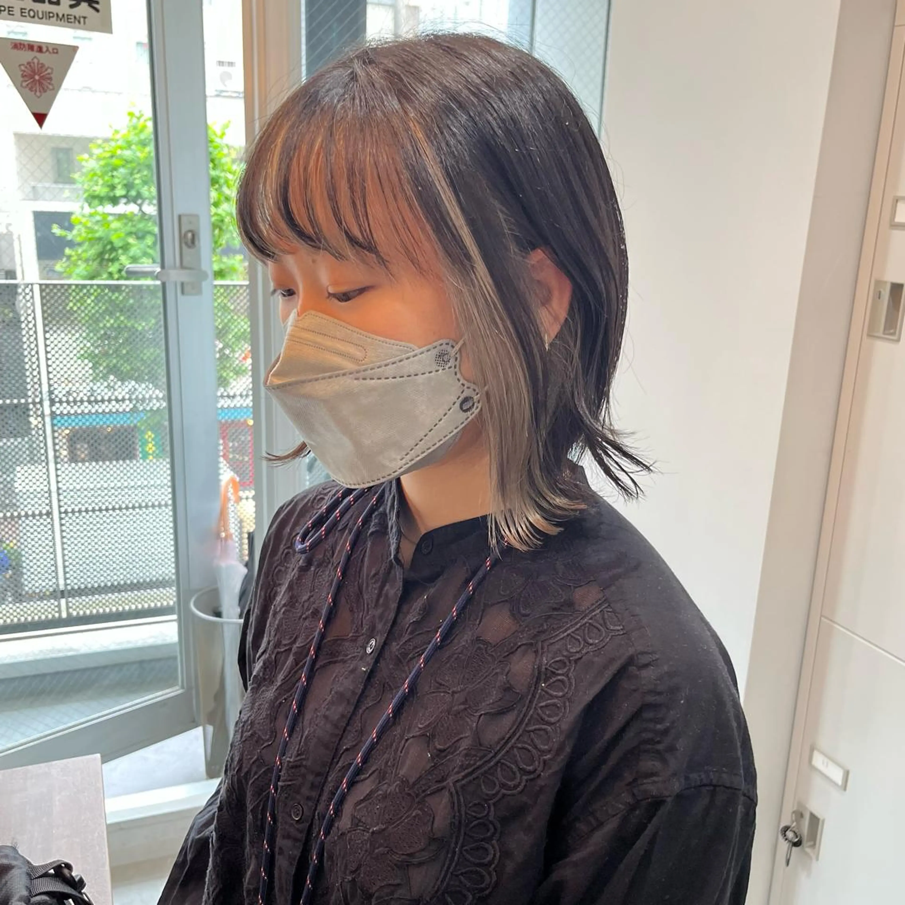 ミディアム カラー インナーカラー シルバー emma所属・RINA 韓国ヘア/半個室のヘアスタイル