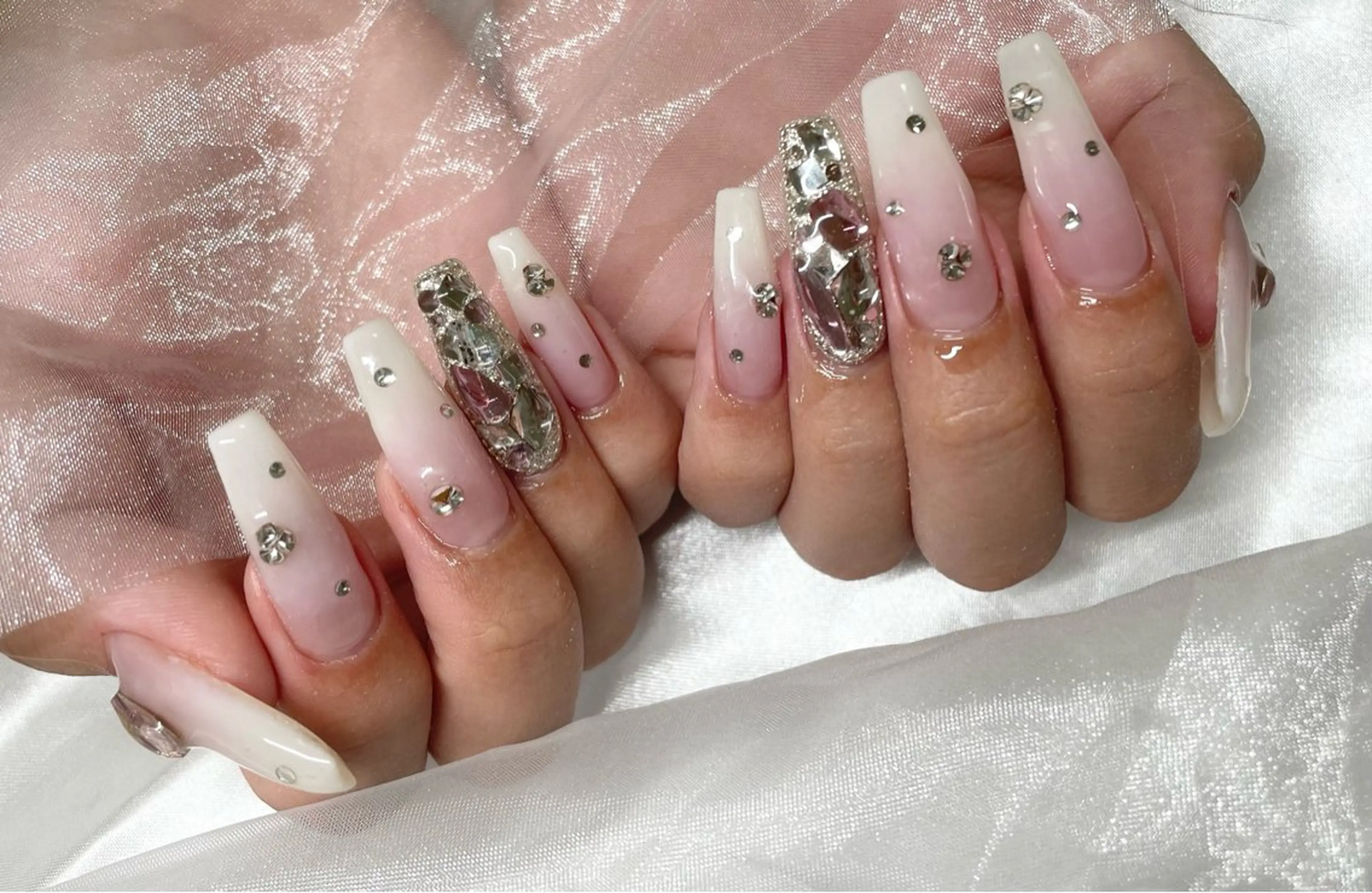 ネイル ハンドネイル Roi〈ロワ〉 Minakoのネイルデザイン