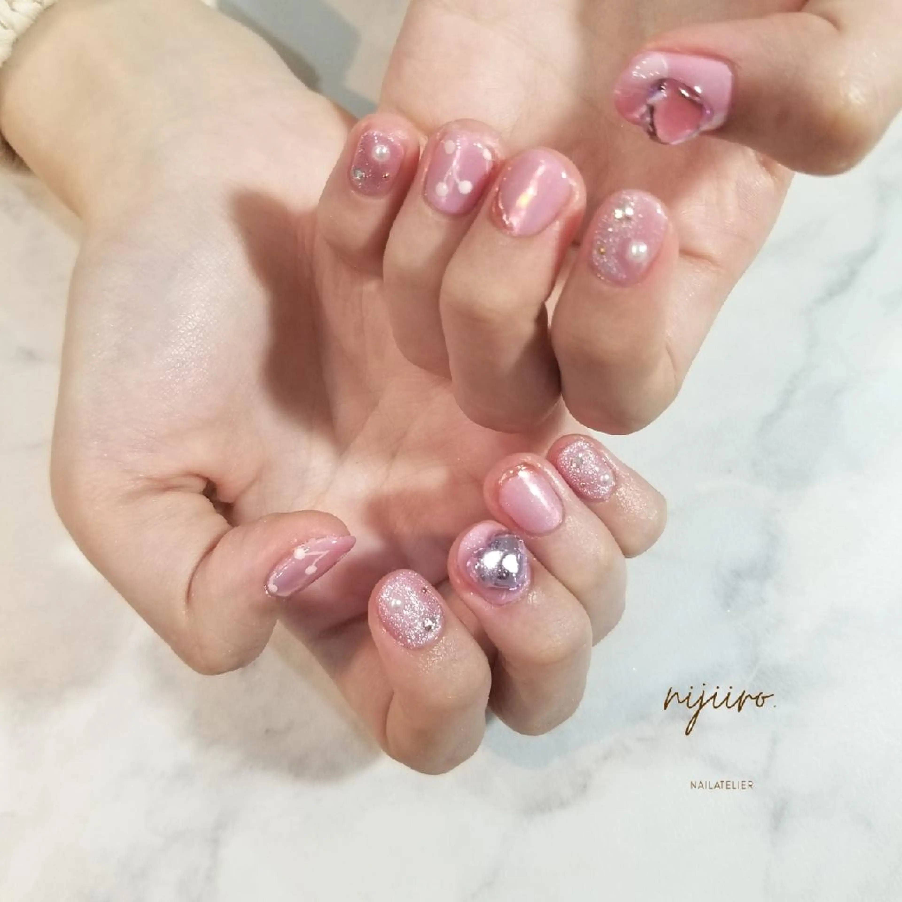 ネイル ハート ハンドネイル nailatelier nijiiro.所属・nijiiro🌈 サトウのネイルデザイン