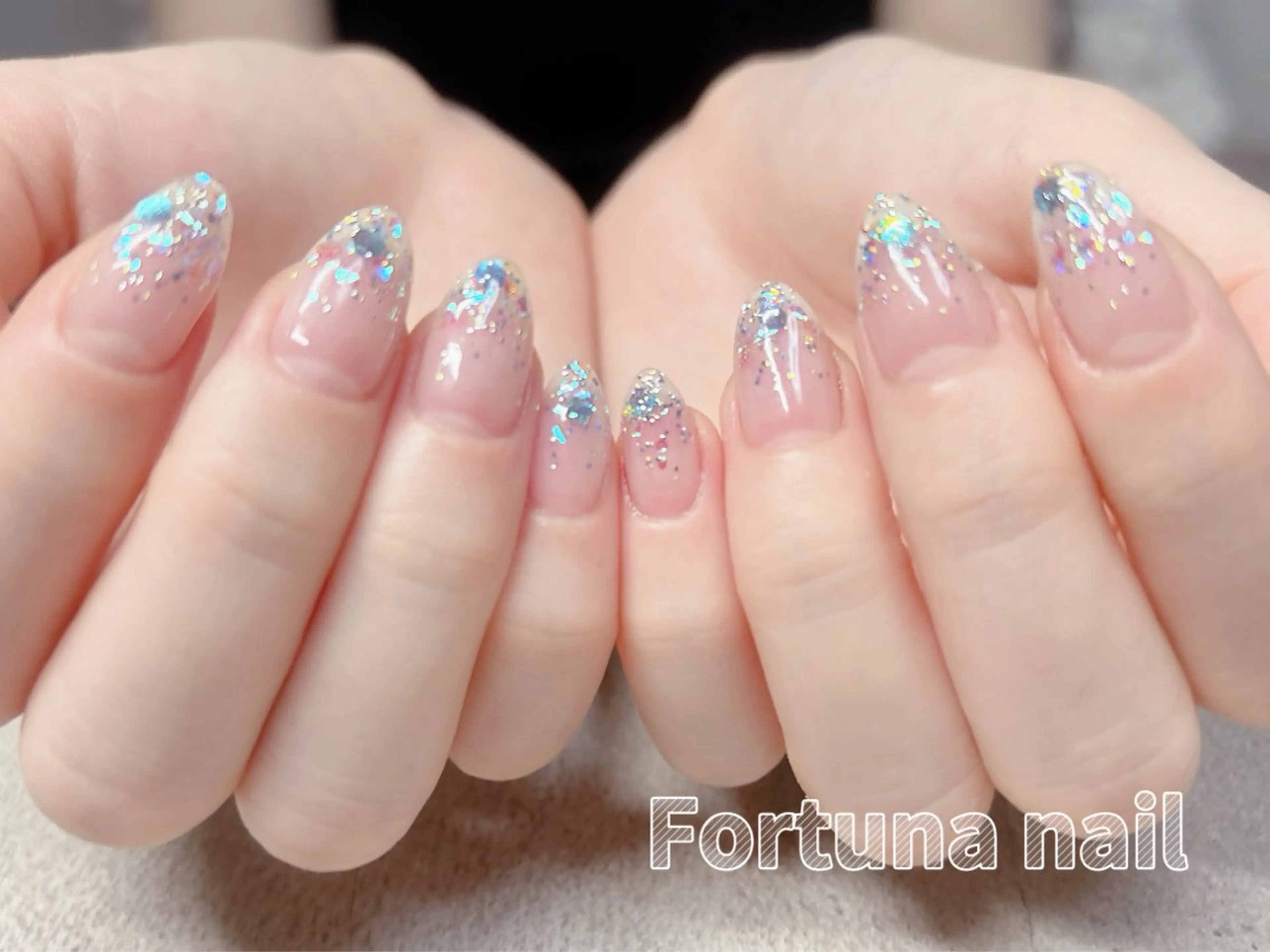 ネイル グラデーション キラキラネイル 韓国ネイル Nail •Head スパFortunaのネイルデザイン