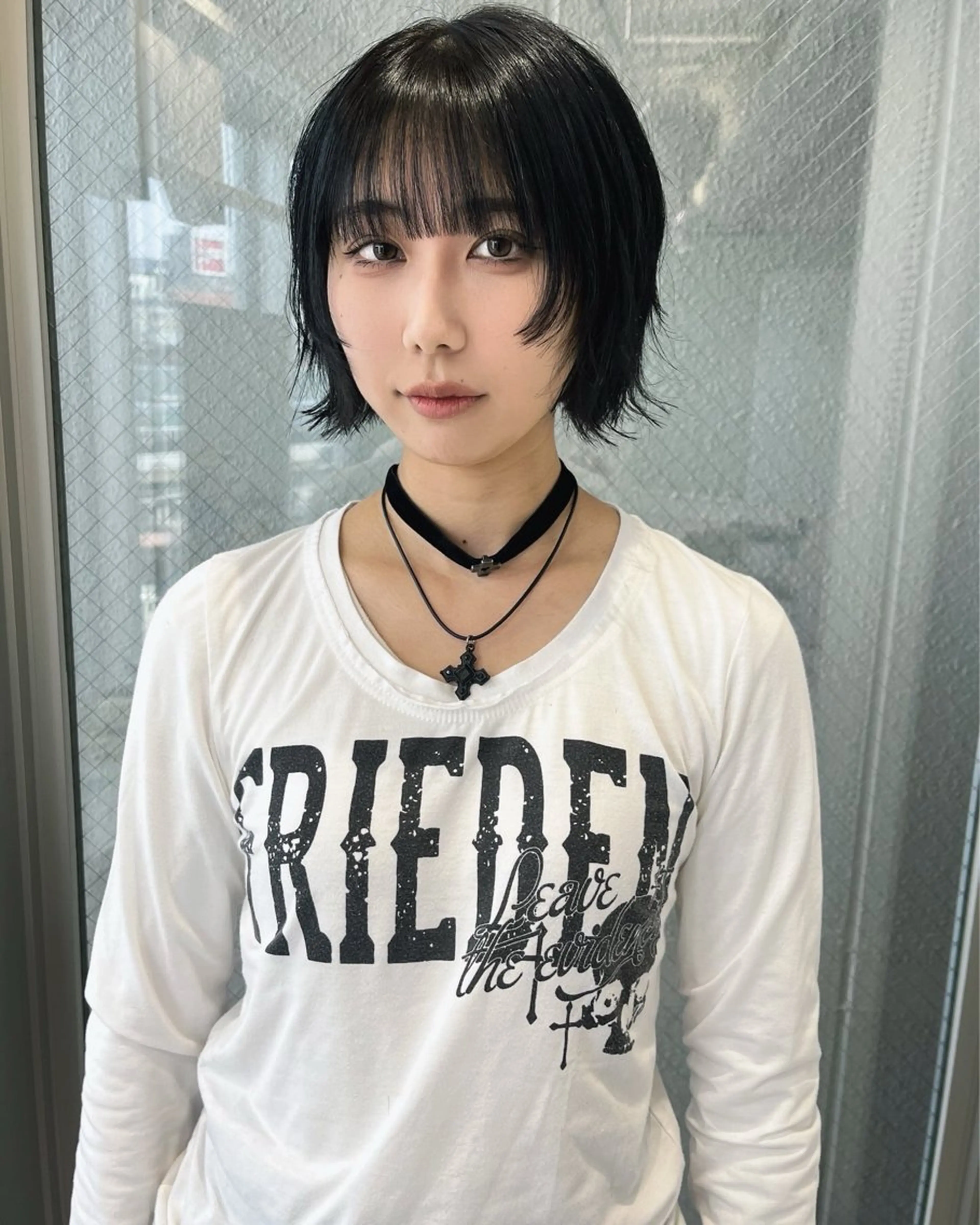 ショート カラー ウルフカット／吉村 桃子のヘアスタイル