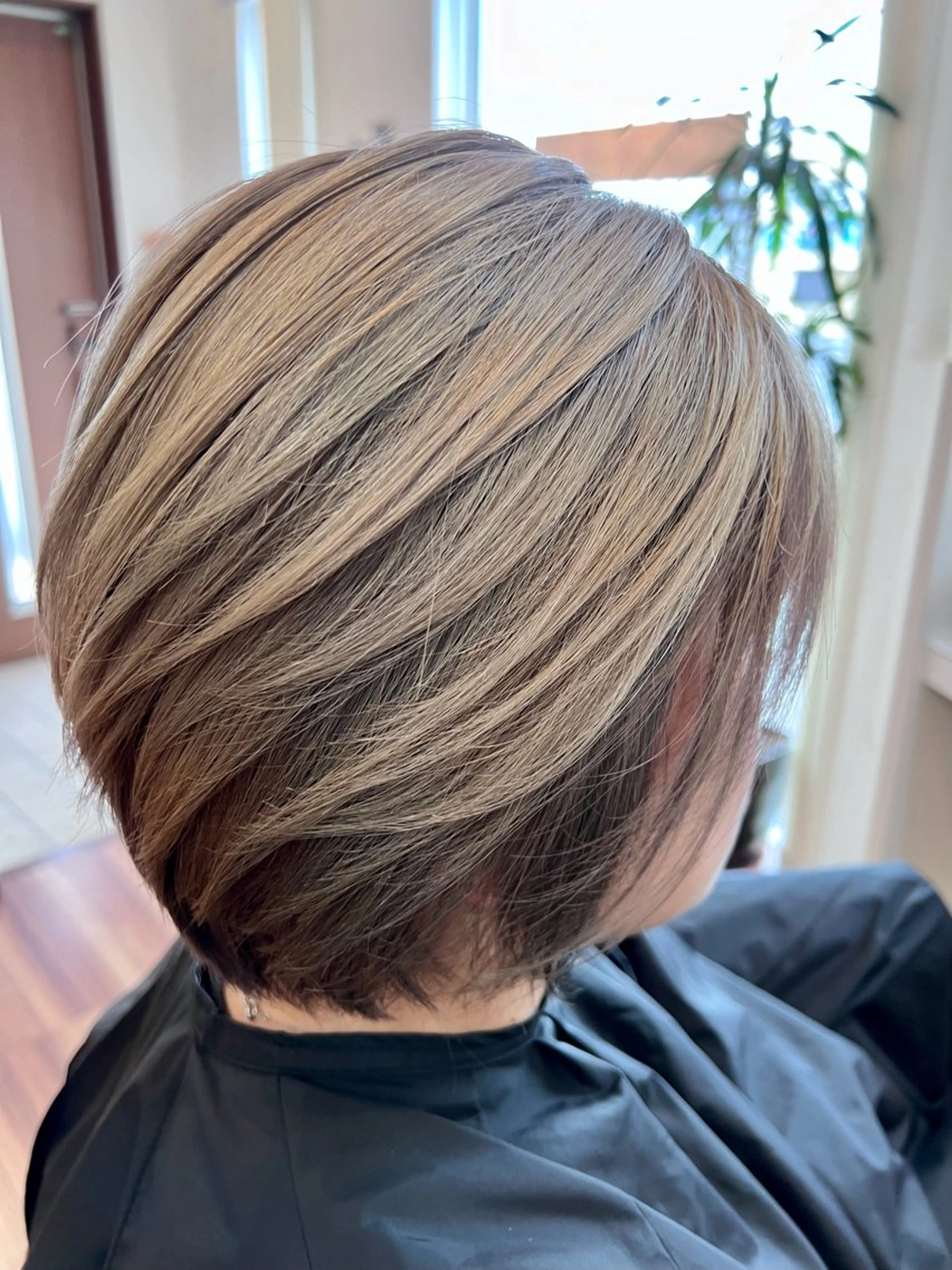 カラー バレイヤージュ ベージュカラー ハイライトカラー ミルクティーベージュ トキ コウタのヘアスタイル