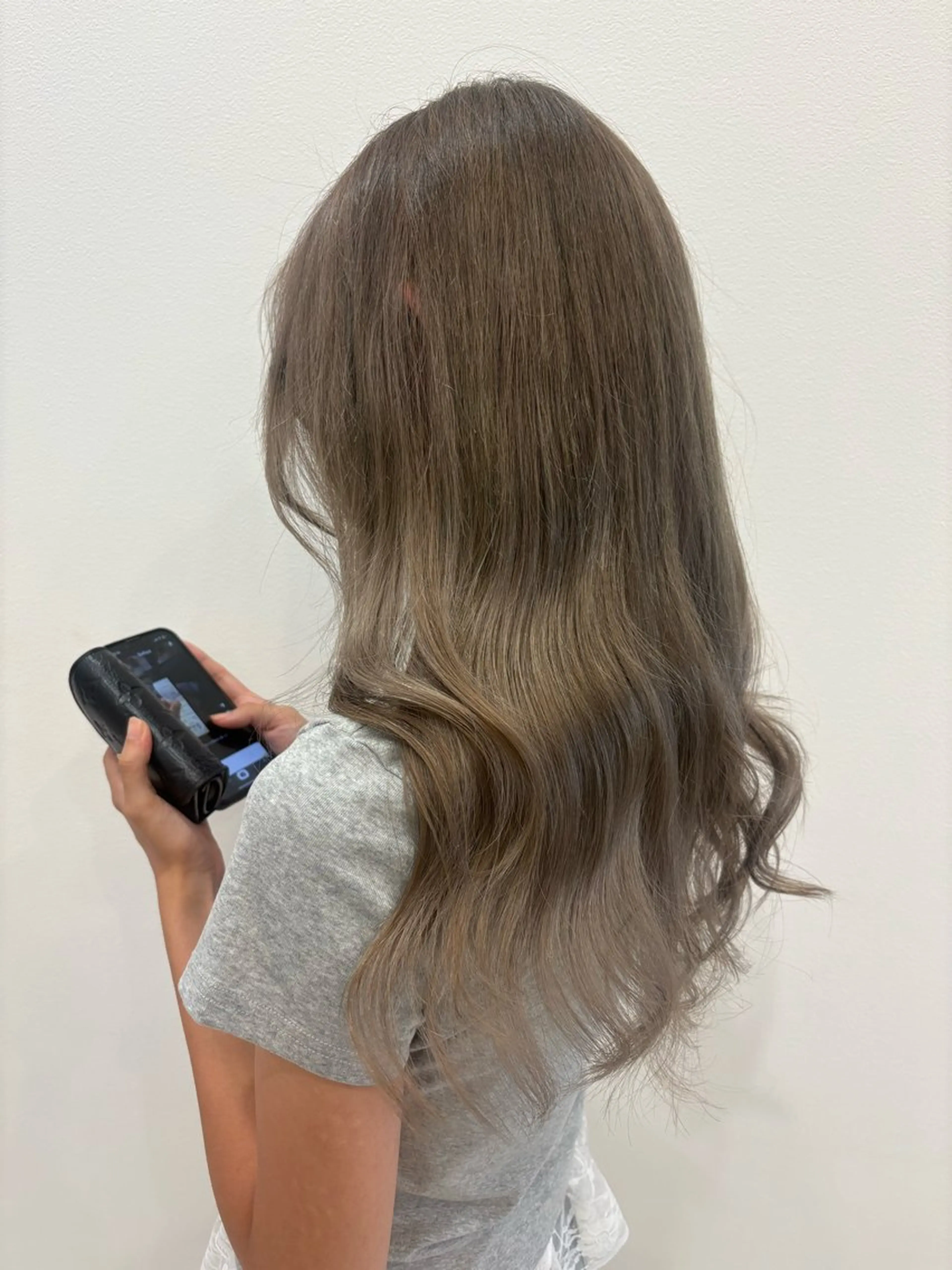 ロング ヘアカラー 橋本 聖菜のヘアスタイル