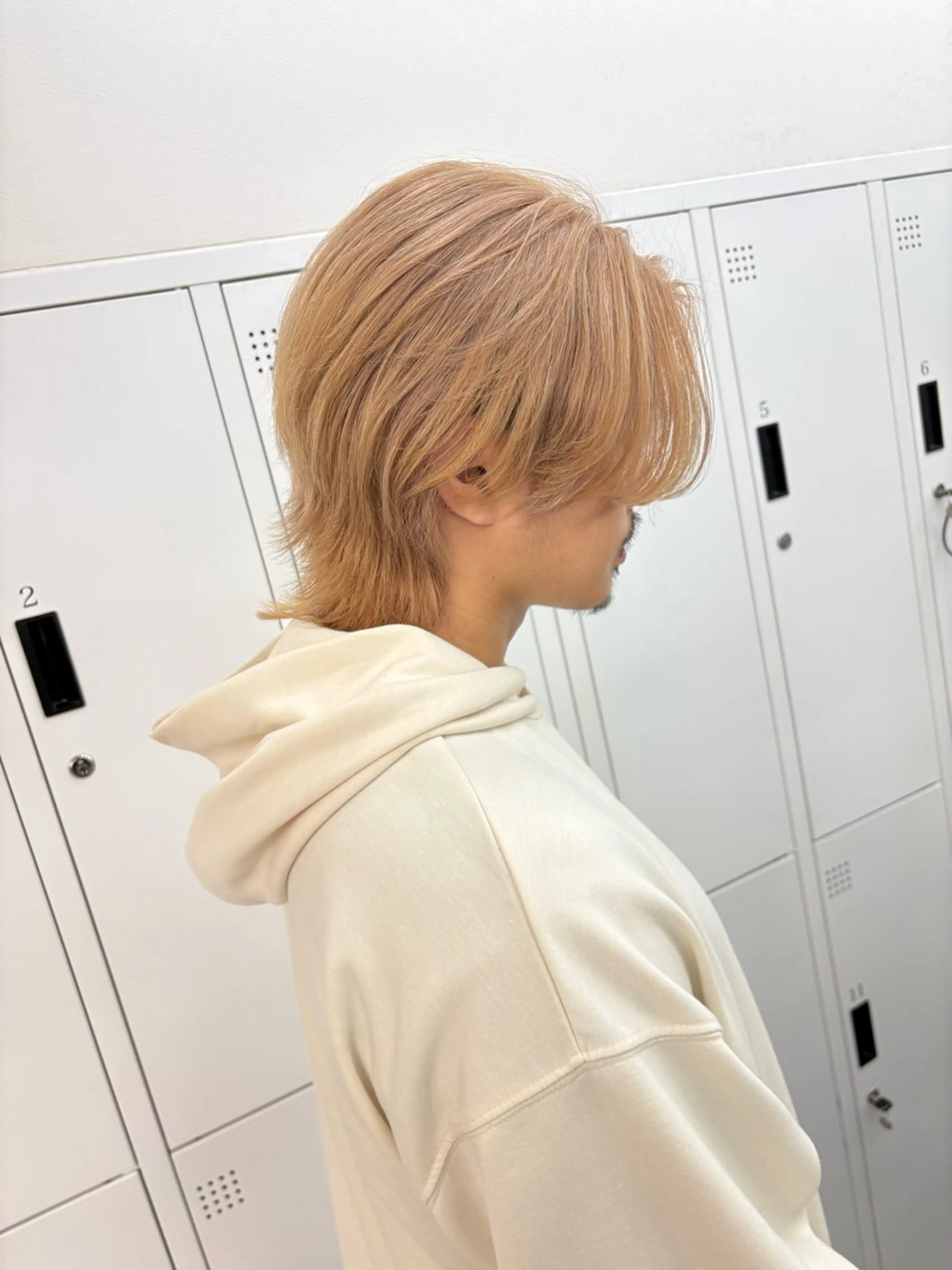 メンズ ヘアカラー 綾乃／デザインカラー ／ハイトーン／ボブのヘアスタイル