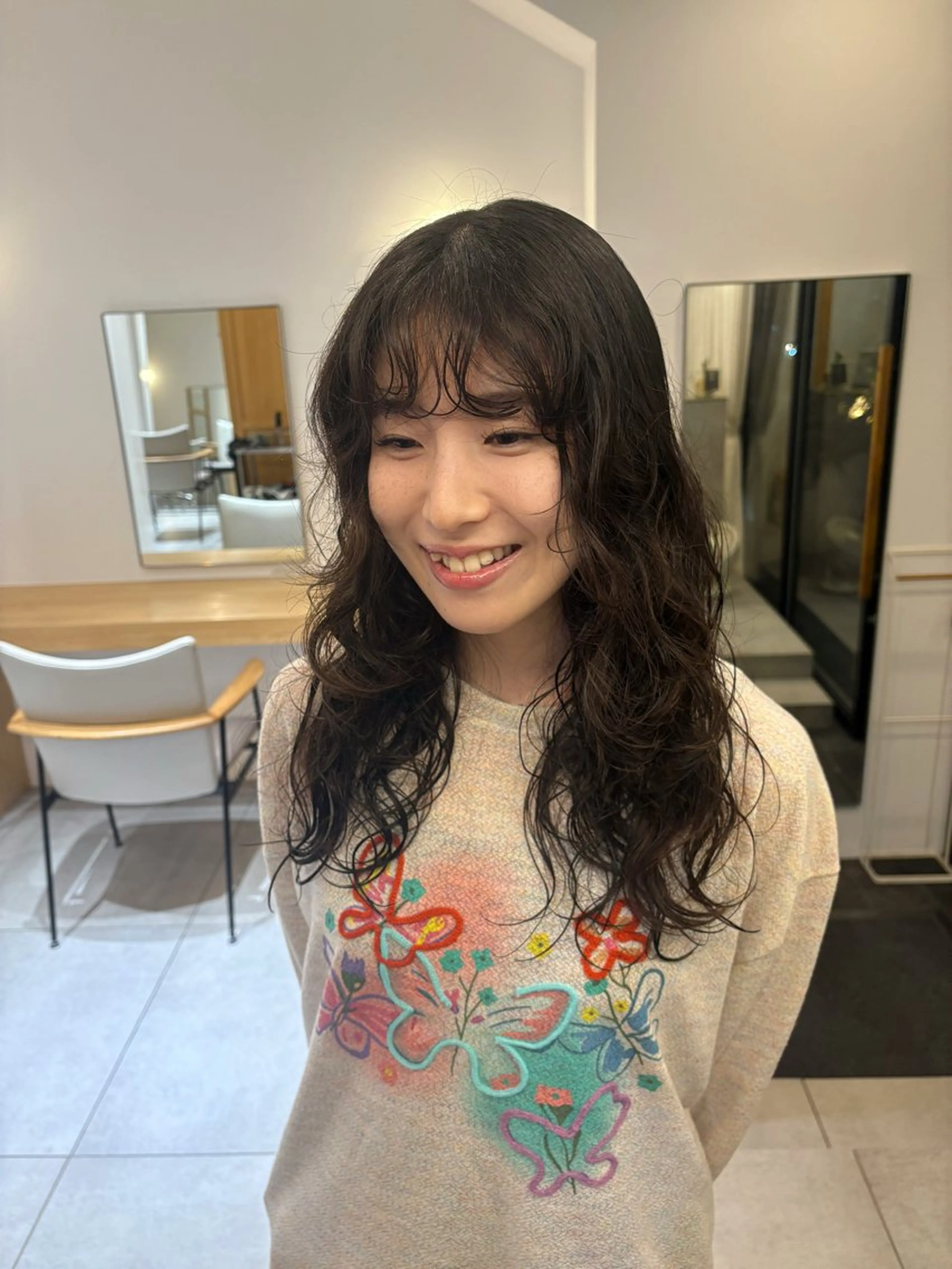 ロング パーマ ロング three.大手前店所属・three. 牧薗 里央のヘアスタイル