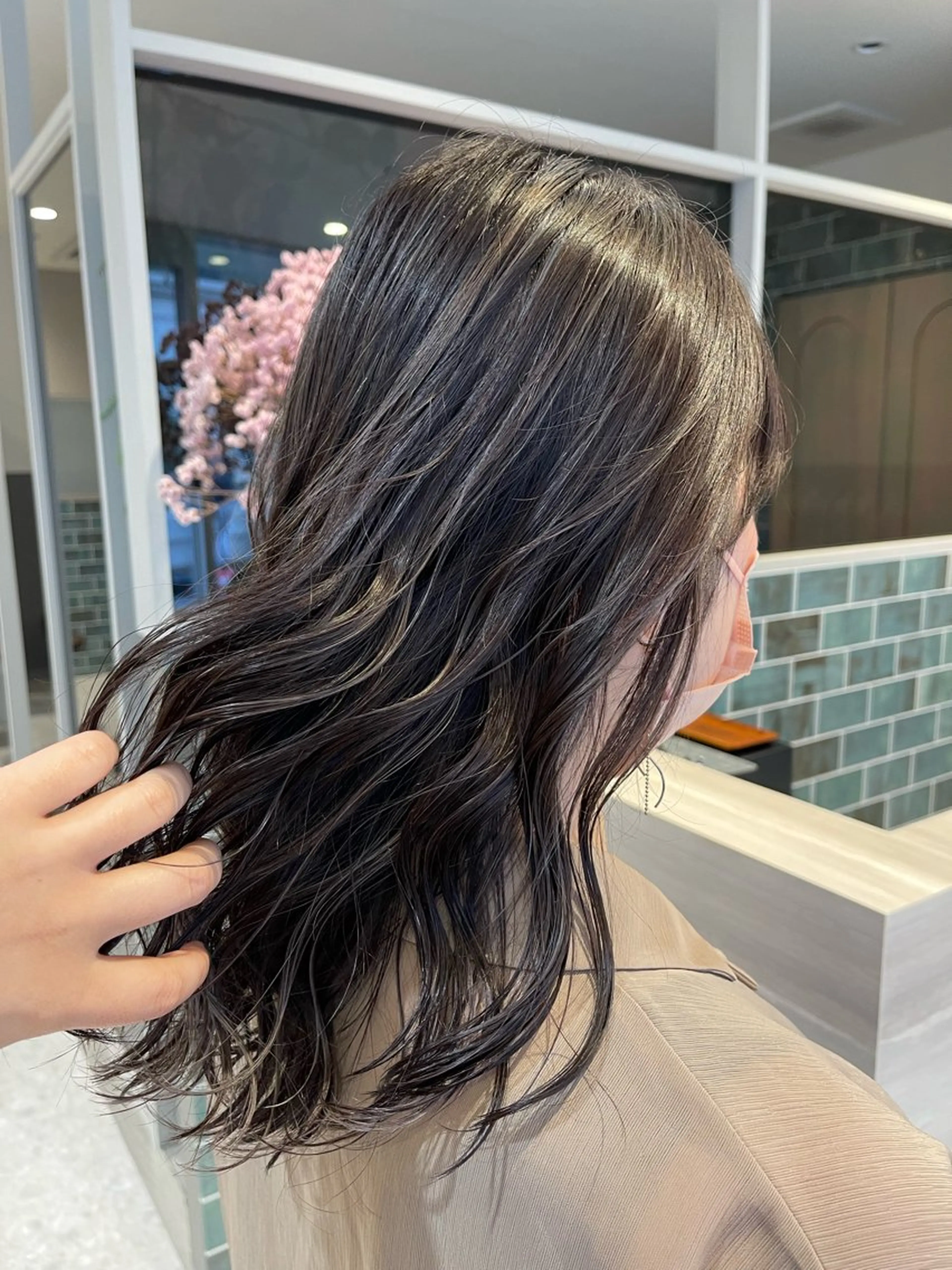 セミロング カラー ハイライトカラー ハイライト MeLiP  Personal Haircare所属・𝓜𝓮𝓛𝓲𝓟 冨樫果楠のヘアスタイル