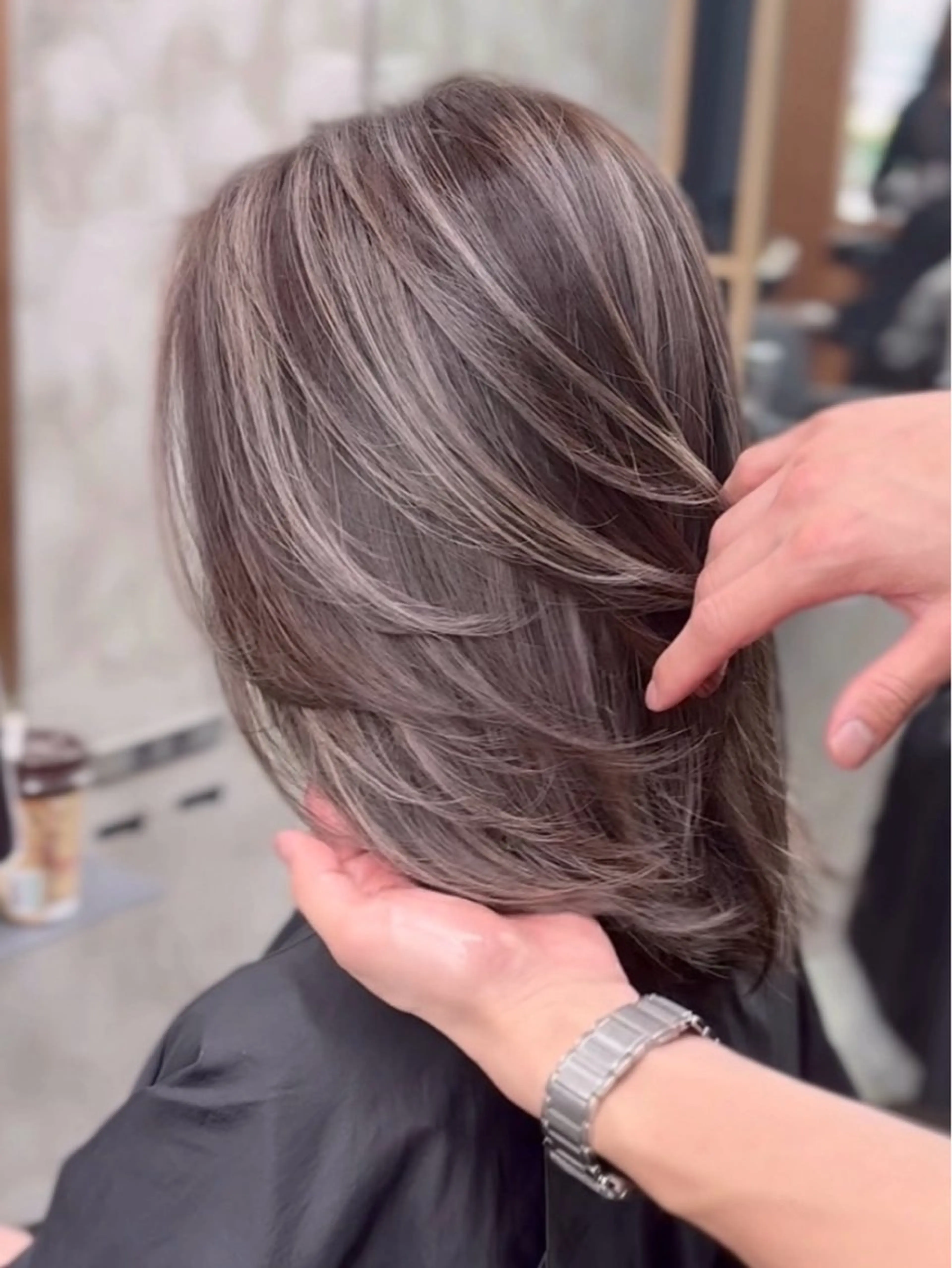 セミロング カラー ヘアカラー ハイライト、レイヤー カット/西梅田/中西のヘアスタイル