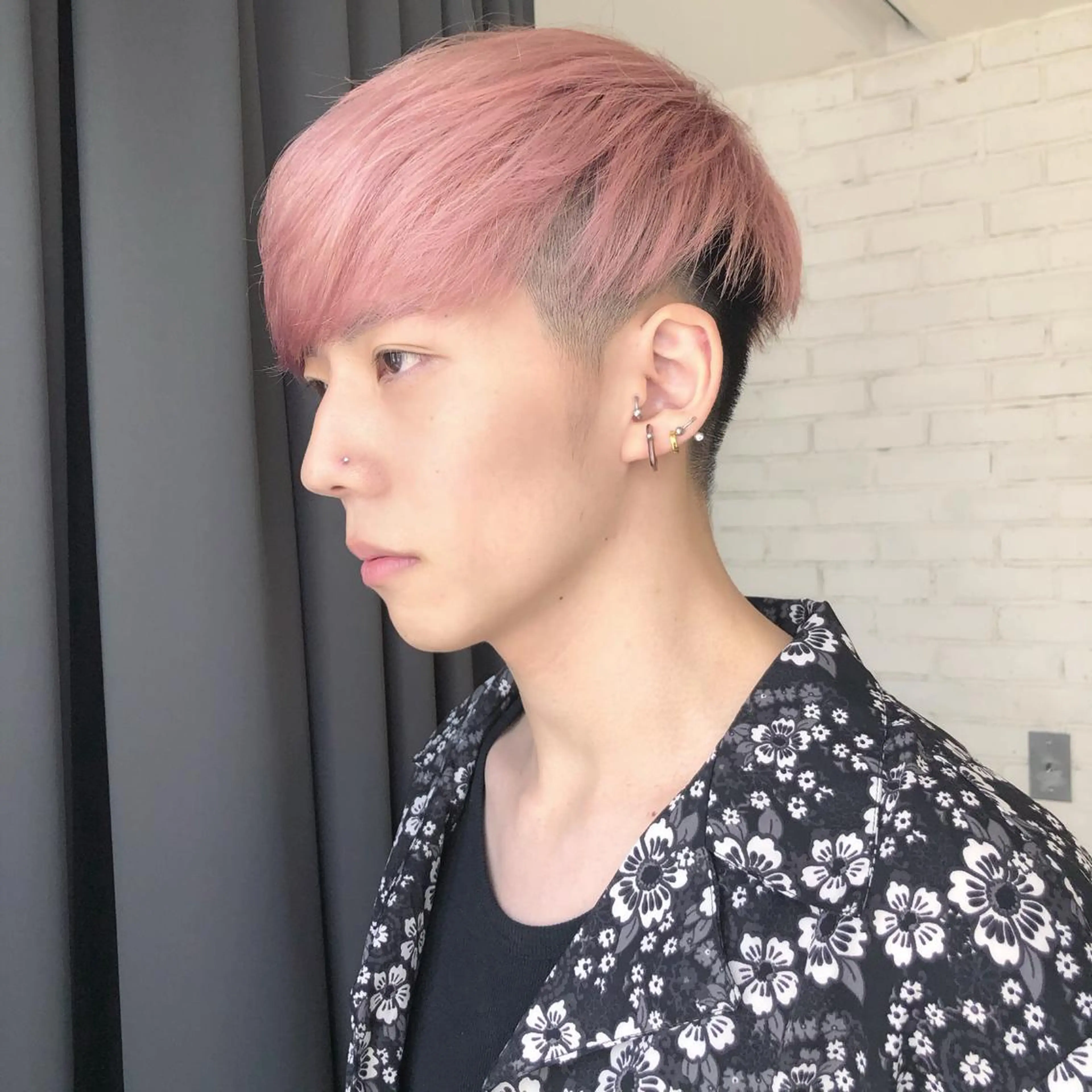 ショート カラー メンズ ピンクカラー ホワイトピンク ORIKA 美容室のヘアスタイル