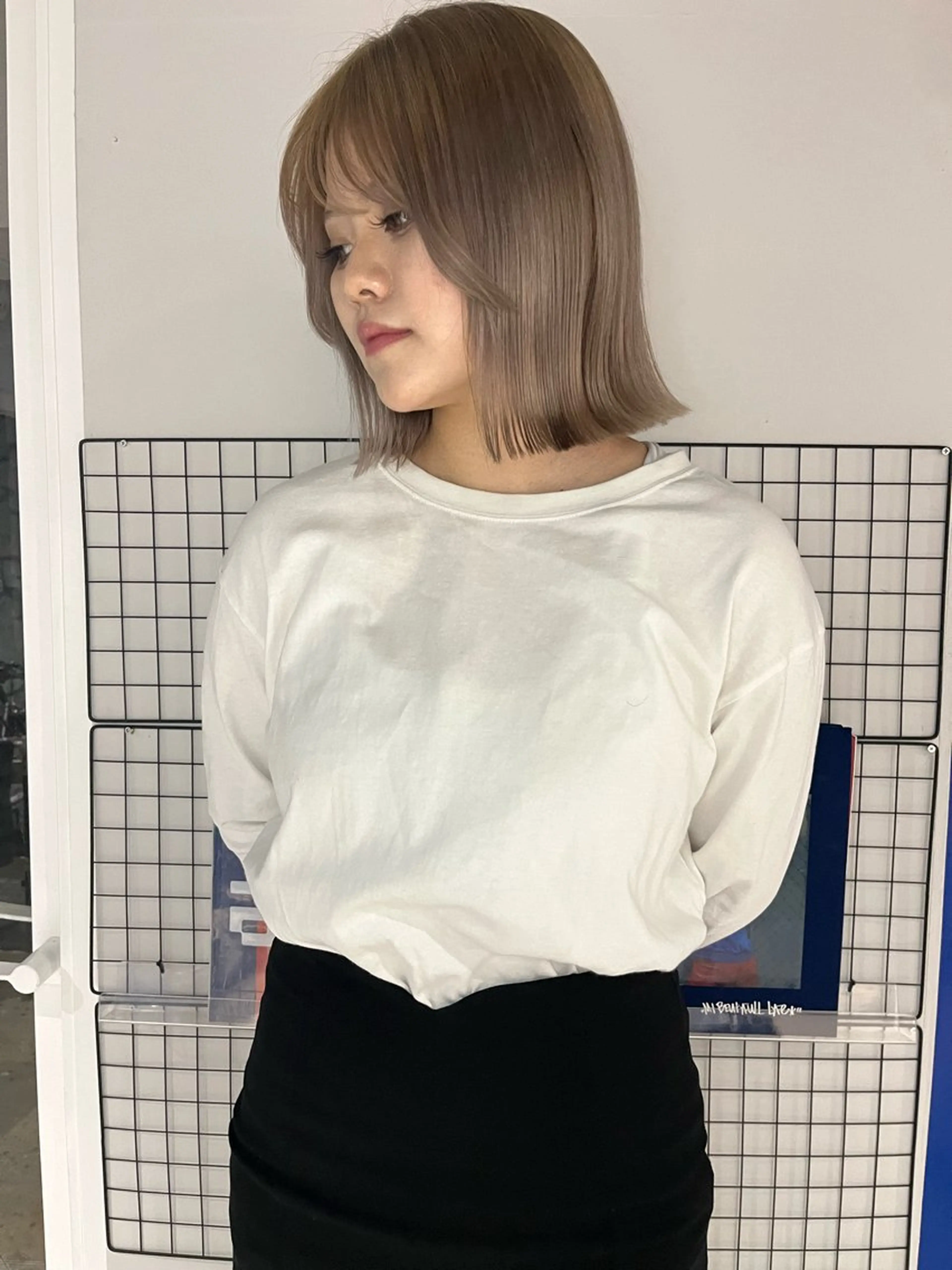 セミロング AOI ハイトーン/ボブのヘアスタイル