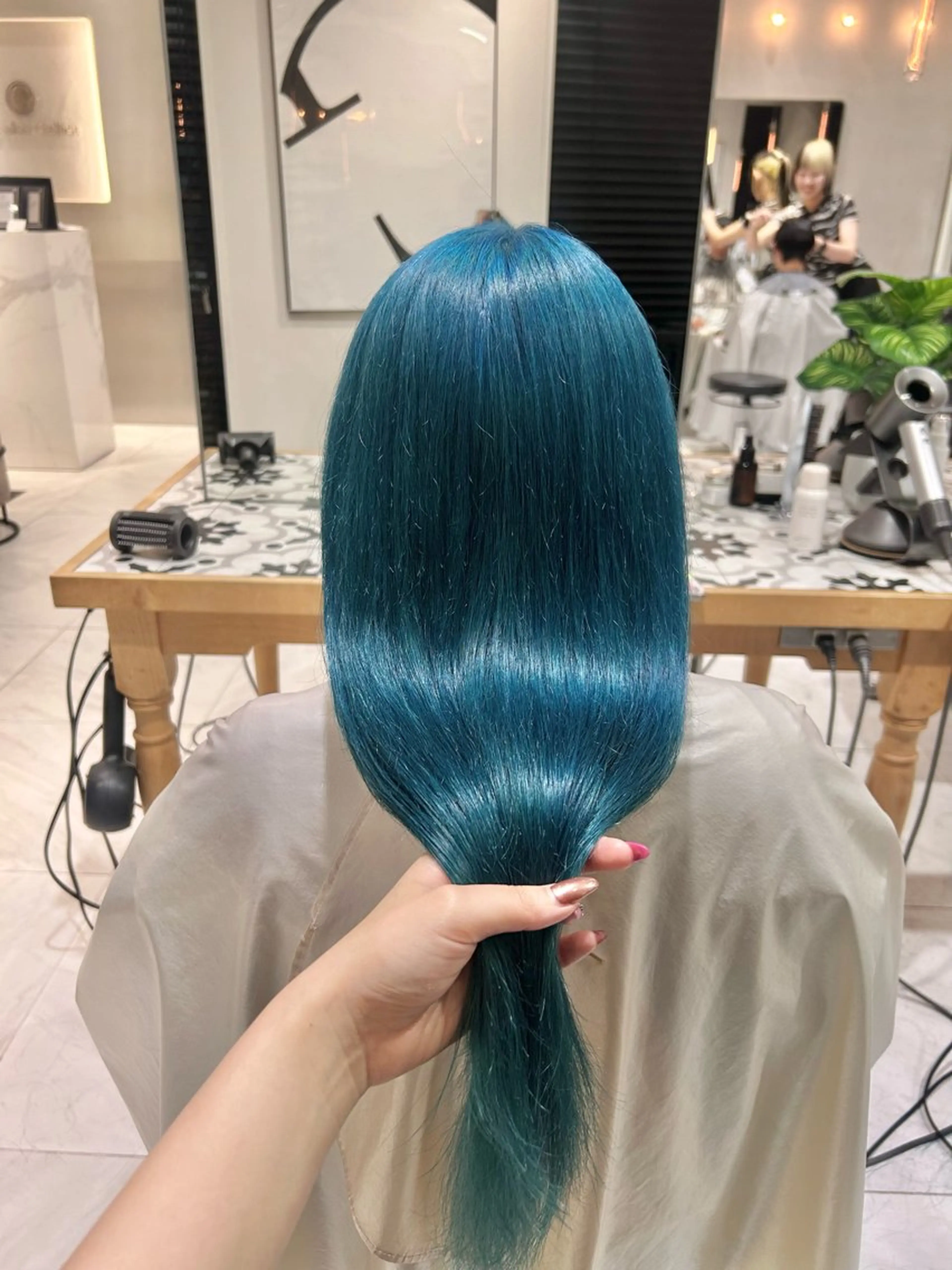 カラー ブルーカラー ハイトーンカラー ヘアカラー トリートメント ヘッドスパ ヘアセット miko🪽地毛風/ ハイトーン/レイヤーのヘアスタイル