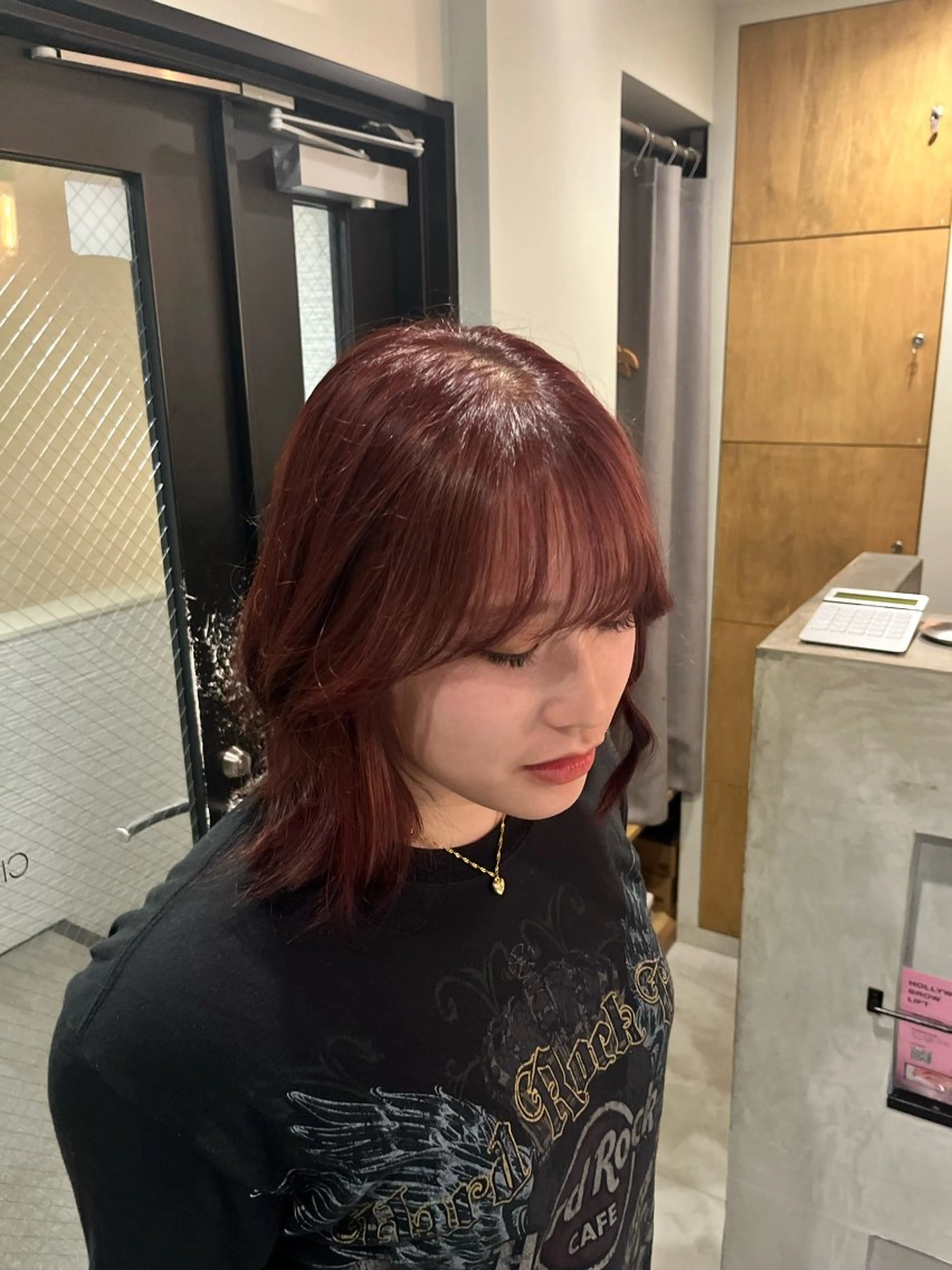 セミロング YUI／レイヤー カット/透明感カラーのヘアスタイル