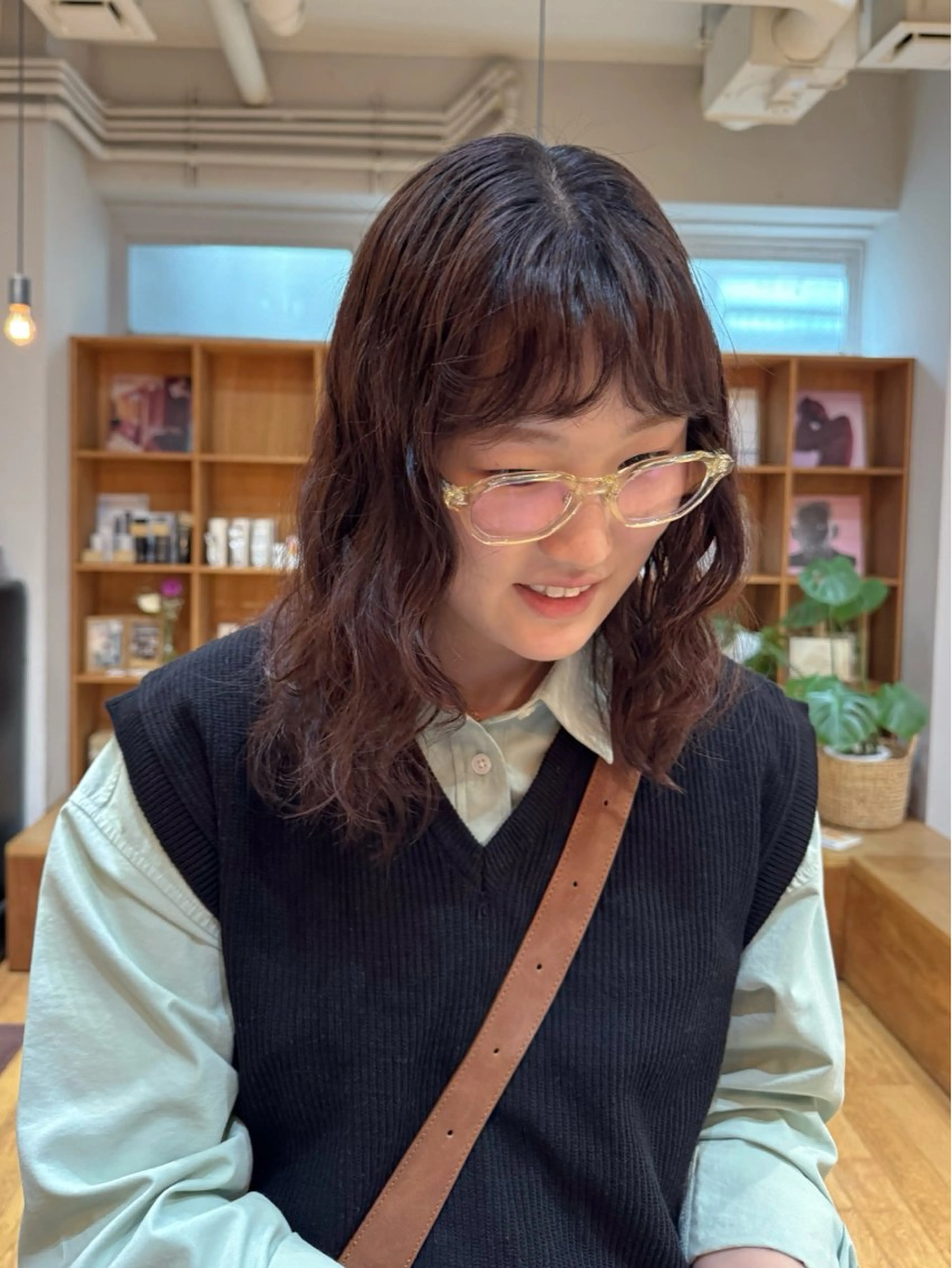 ミディアム パーマ 大橋 芽衣のヘアスタイル