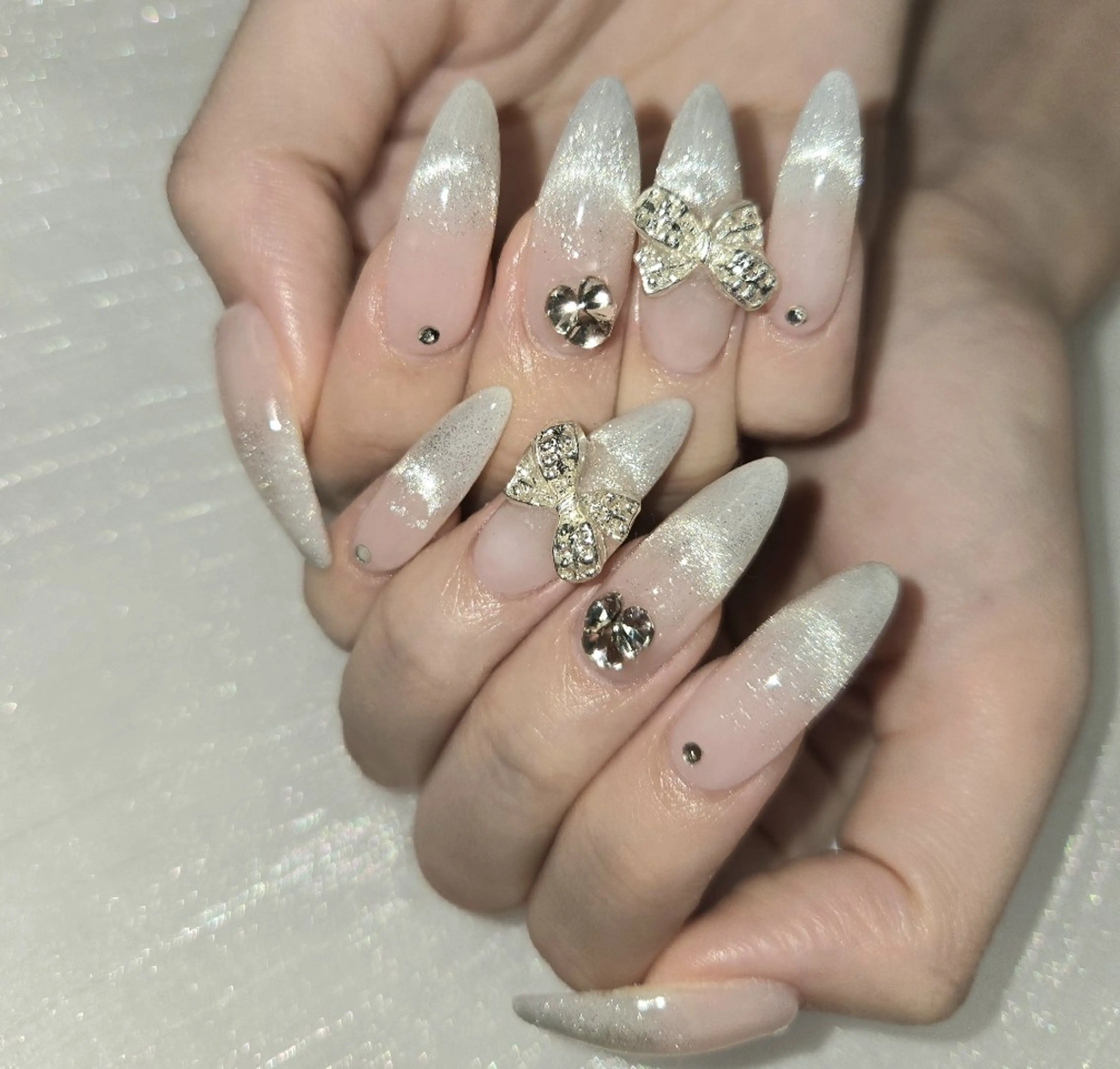 ネイル アートネイル オーロラネイル チークネイル ジェルネイル グラデーション ハンドネイル 河野ちえ (雑誌掲載サロン)のネイルデザイン