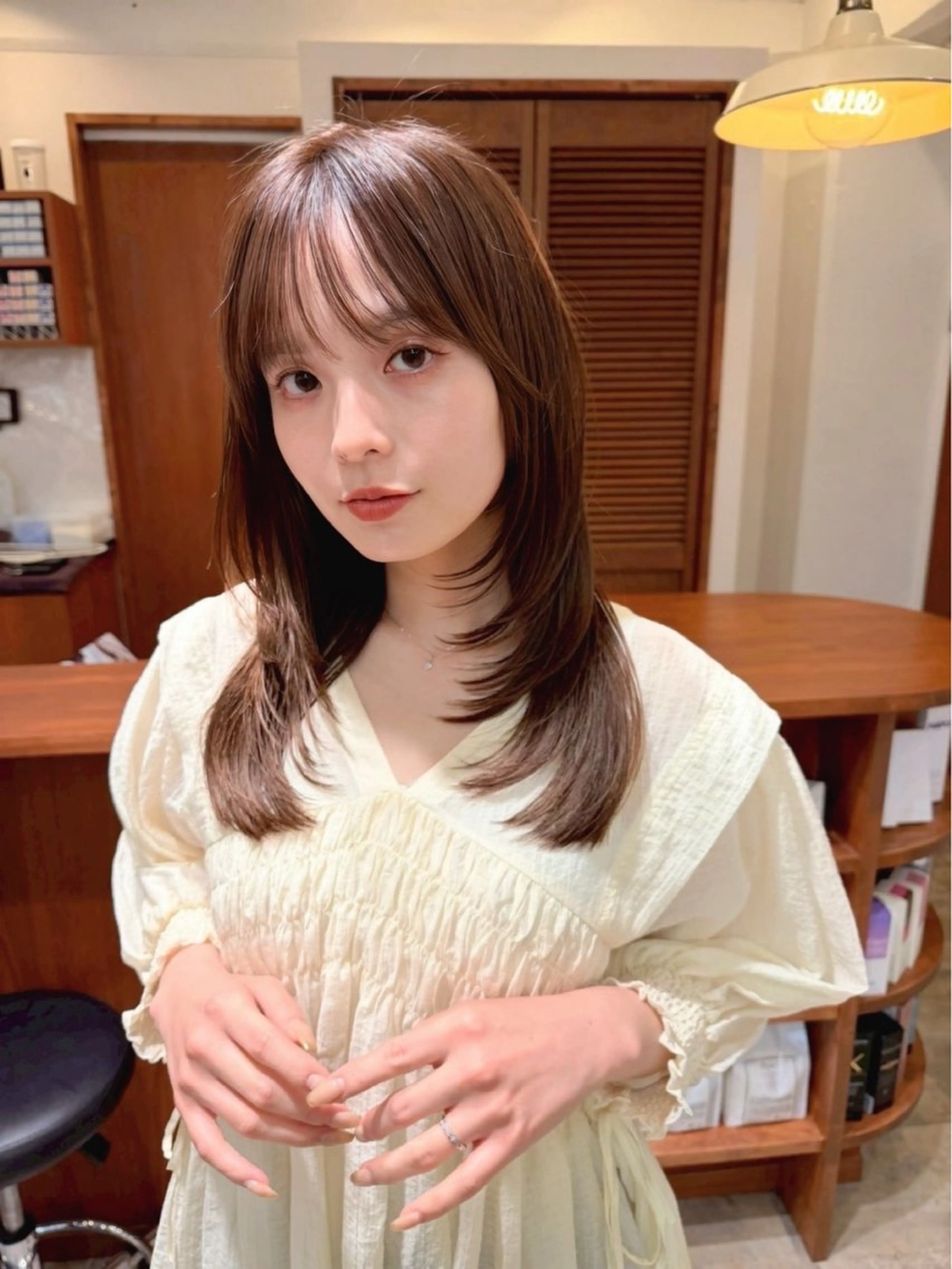 セミロング 小林 美月  透明感カラーのヘアスタイル