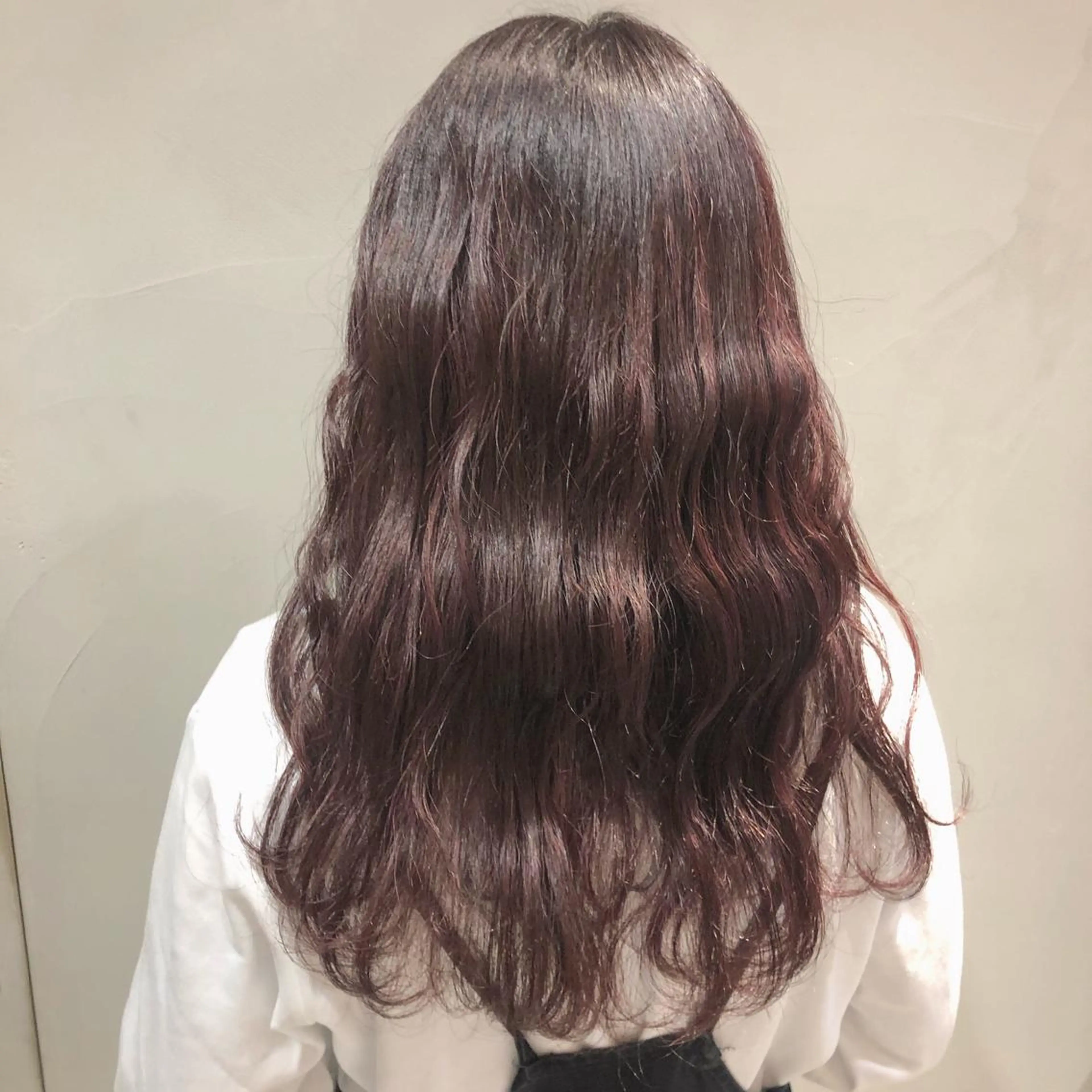 ロング カラー ヘアカラー 荒木 依莉亜のヘアスタイル