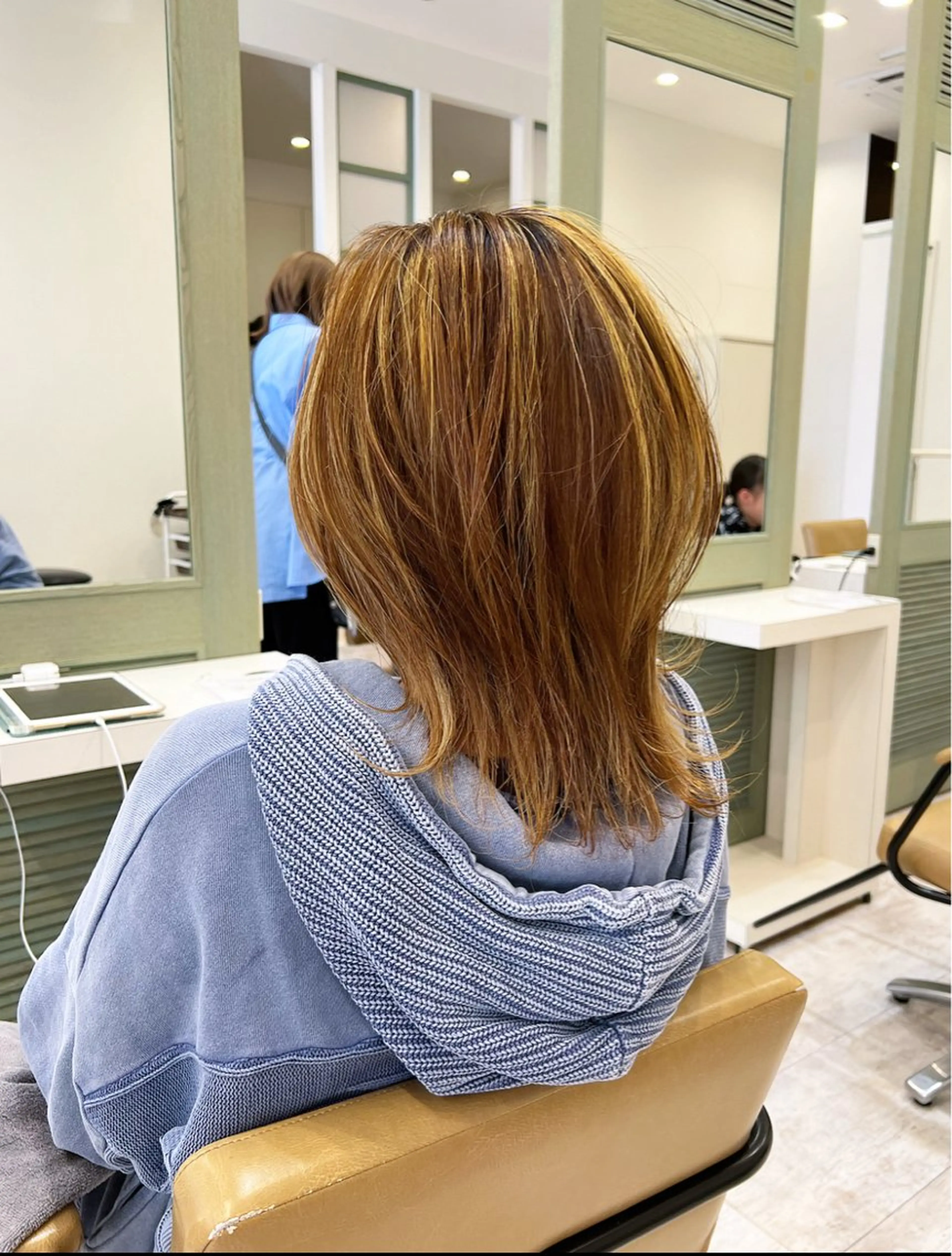 ミディアム カラー 抜きっぱなしブロンド ハイライトカラー シルバー ハイライト 💖似合わせ💖 / 小川叶華のヘアスタイル