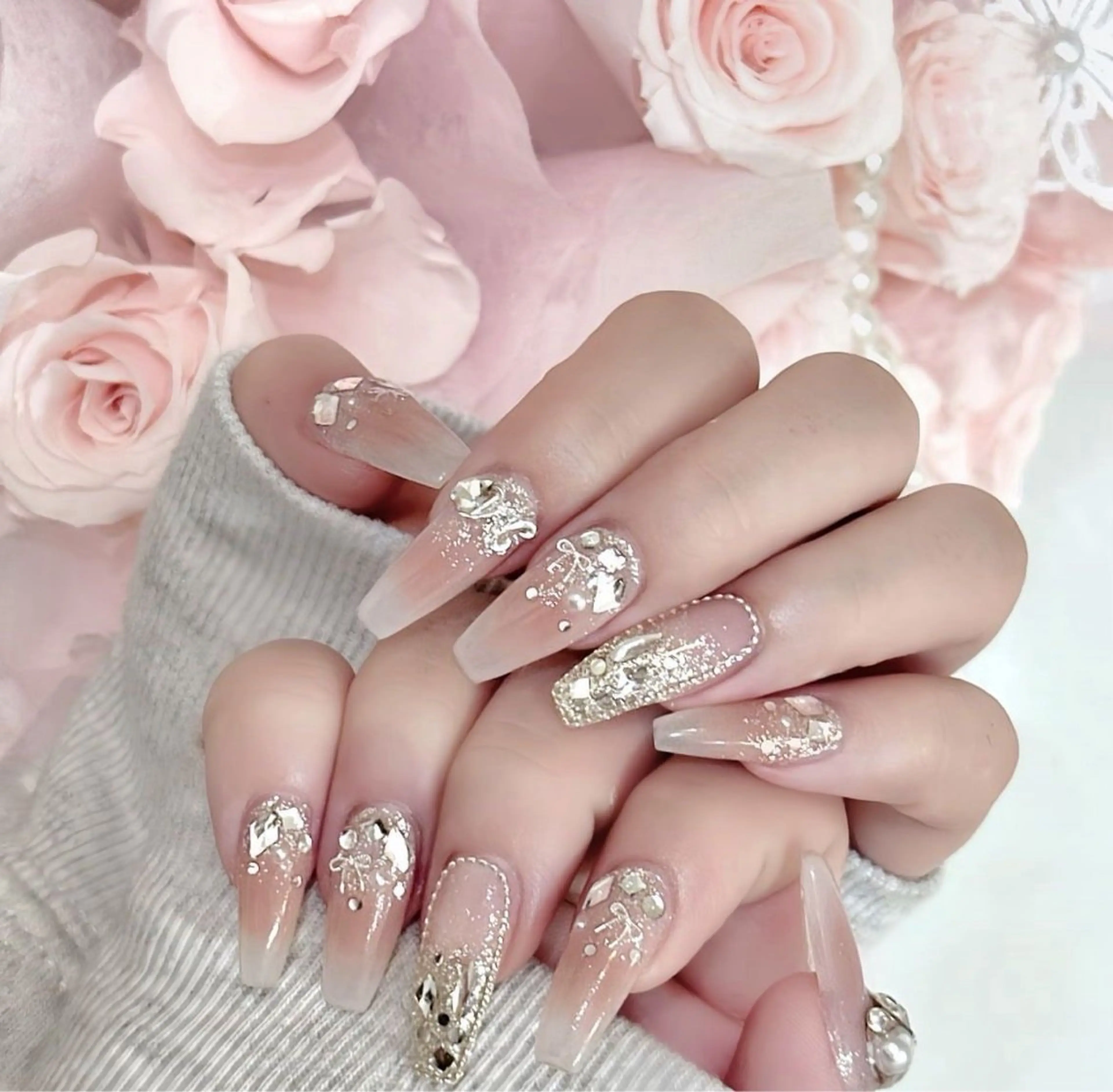 ネイル マグネットネイル ピンク ネイルチップ 冬ネイル Lee Nailsのネイルデザイン