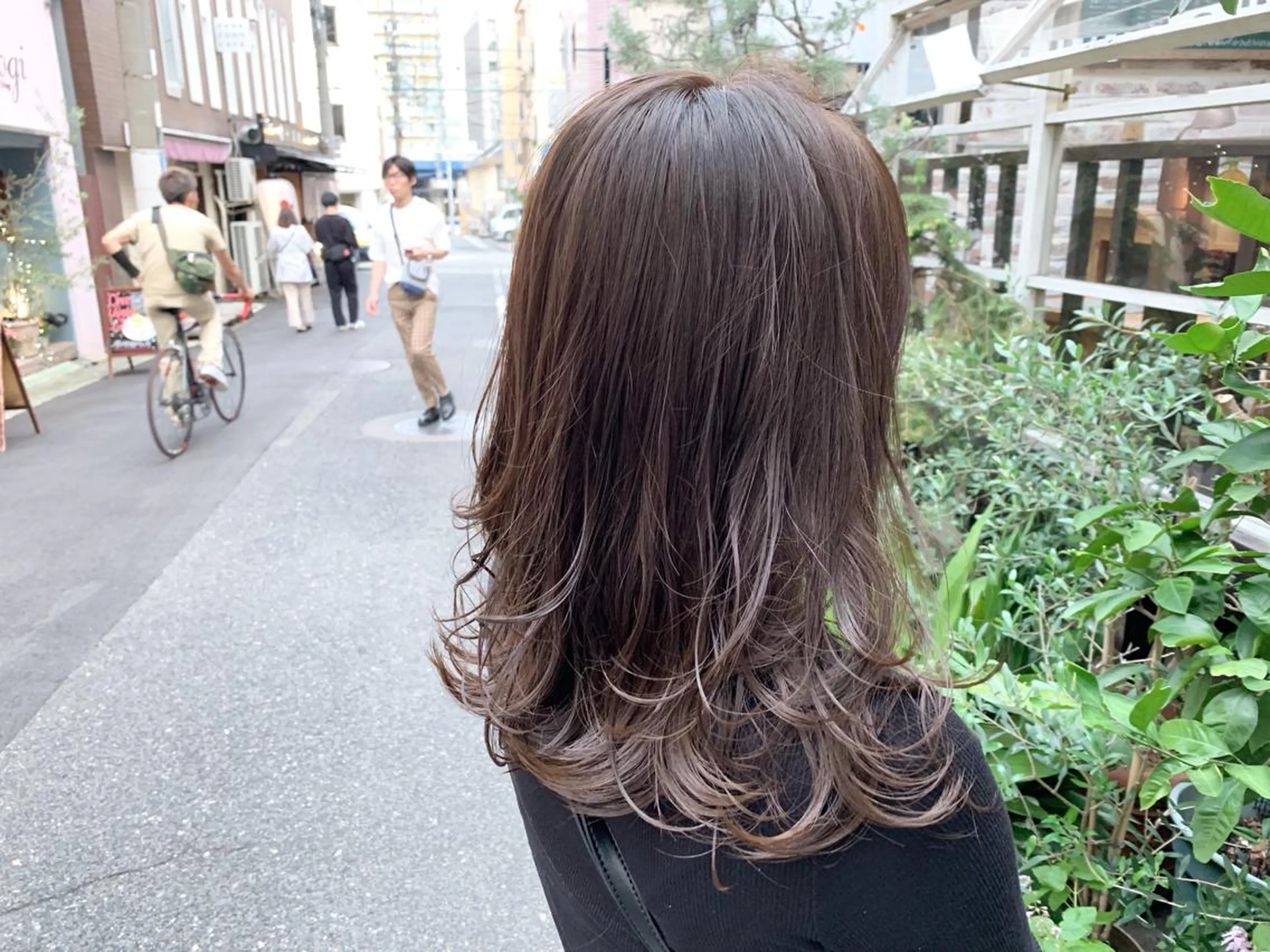 セミロング カラー カット ヘアカラー トリートメント LEB所属・下河 宗太のヘアスタイル