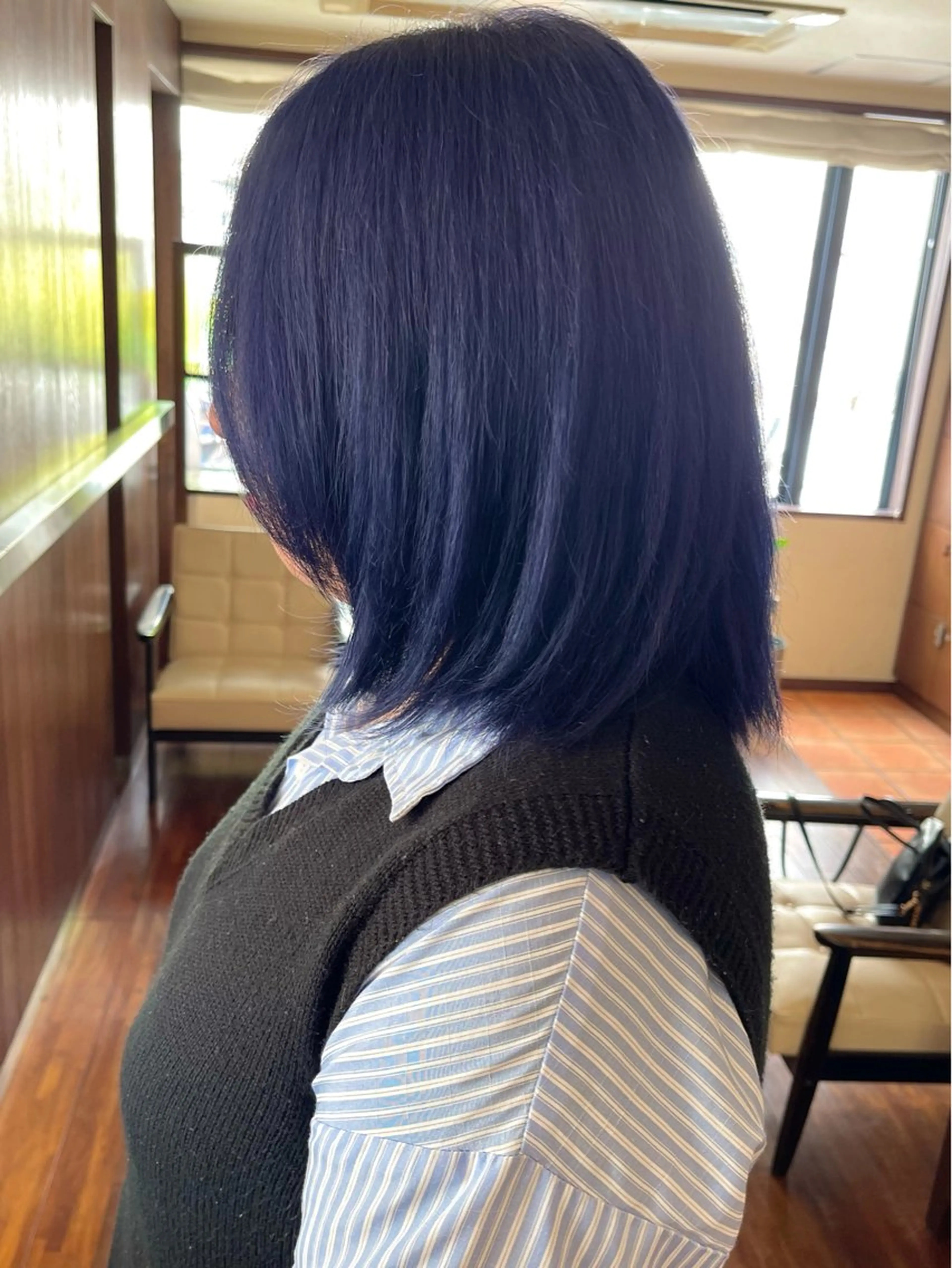 ショート カラー ブルーカラー カット ヘアカラー トリートメント 髪質改善ｶﾗｰ ｹｱﾌﾞﾘｰﾁ/ﾀﾑのヘアスタイル