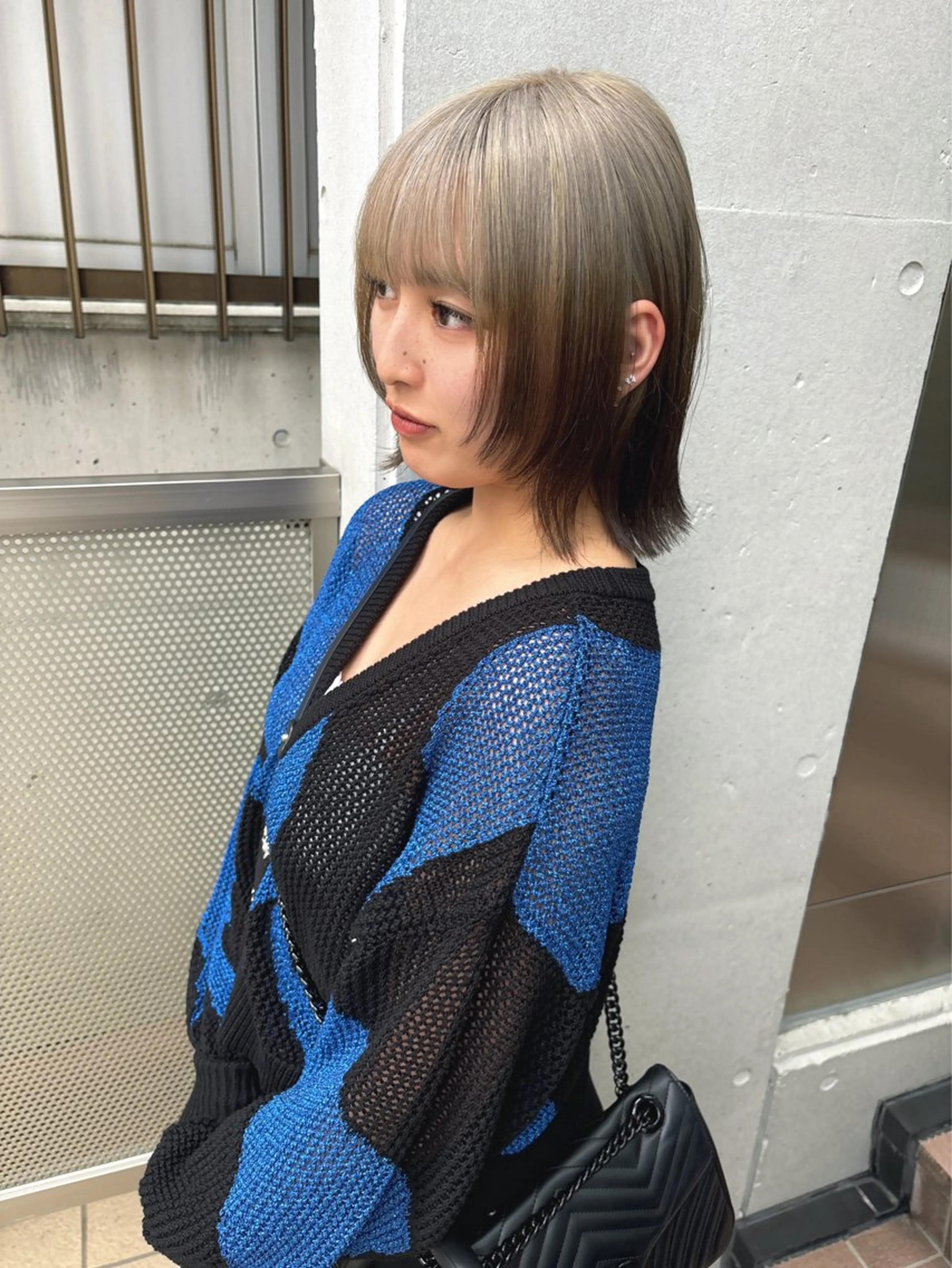 ミディアム カラー ウルフカット カット ヘアカラー トリートメント レイヤーカット /透明感/千葉怜寿のヘアスタイル