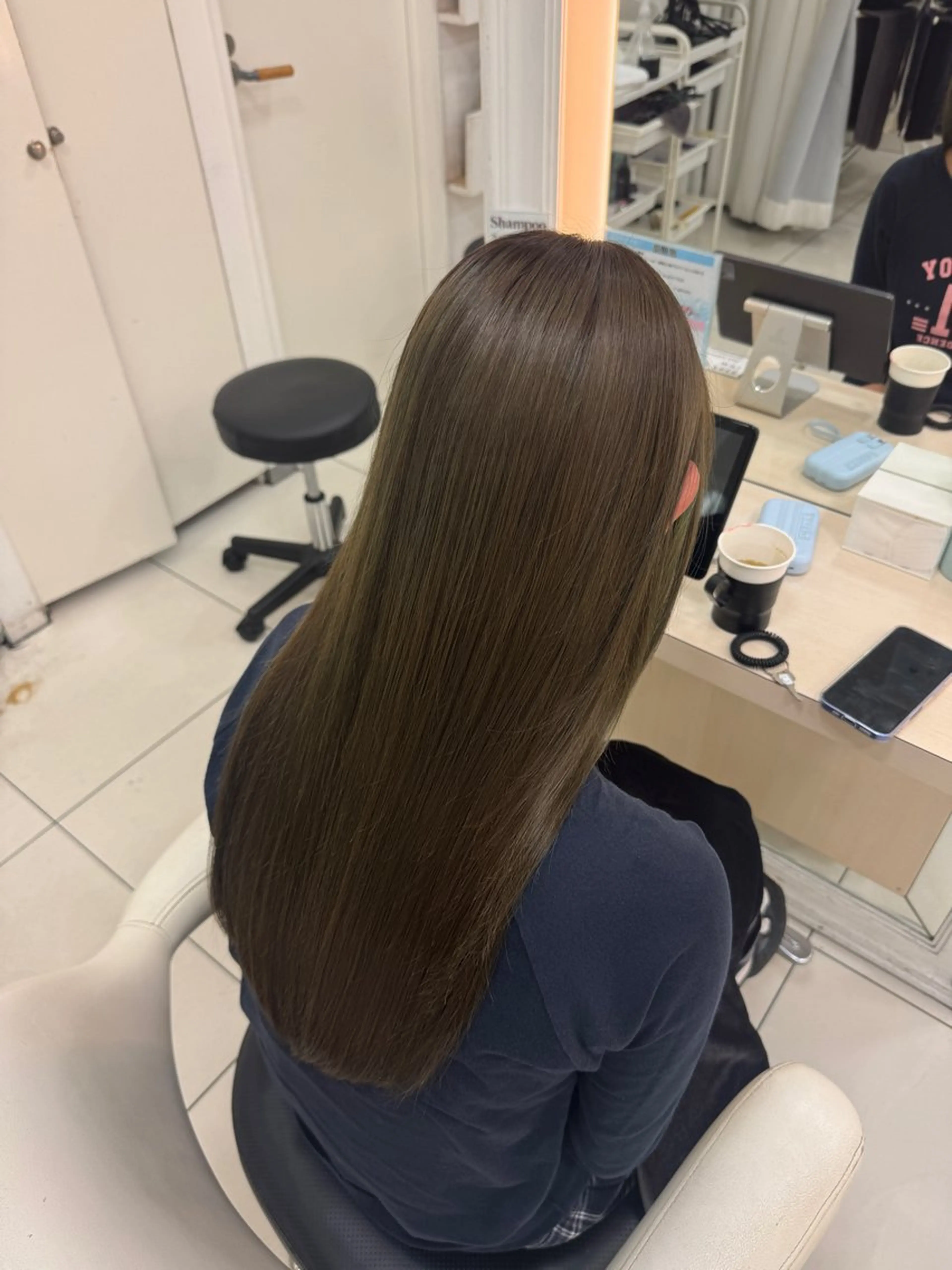 ロング カラー ヘアカラー トリートメント tomona 𝜗𝜚のヘアスタイル