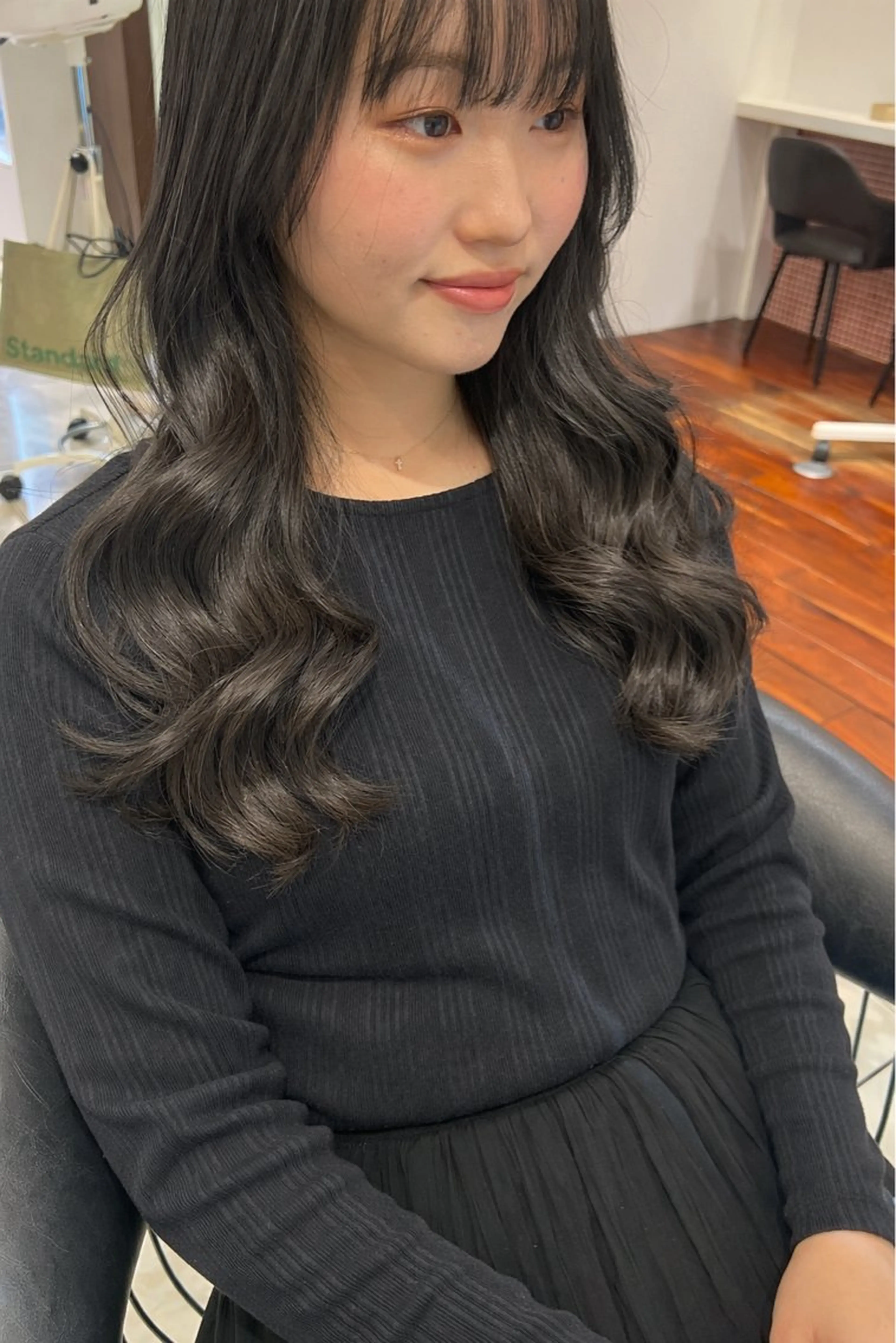 ロング パーマ カット パーマ コテ巻きパーマ💙 シノヤユイのヘアスタイル