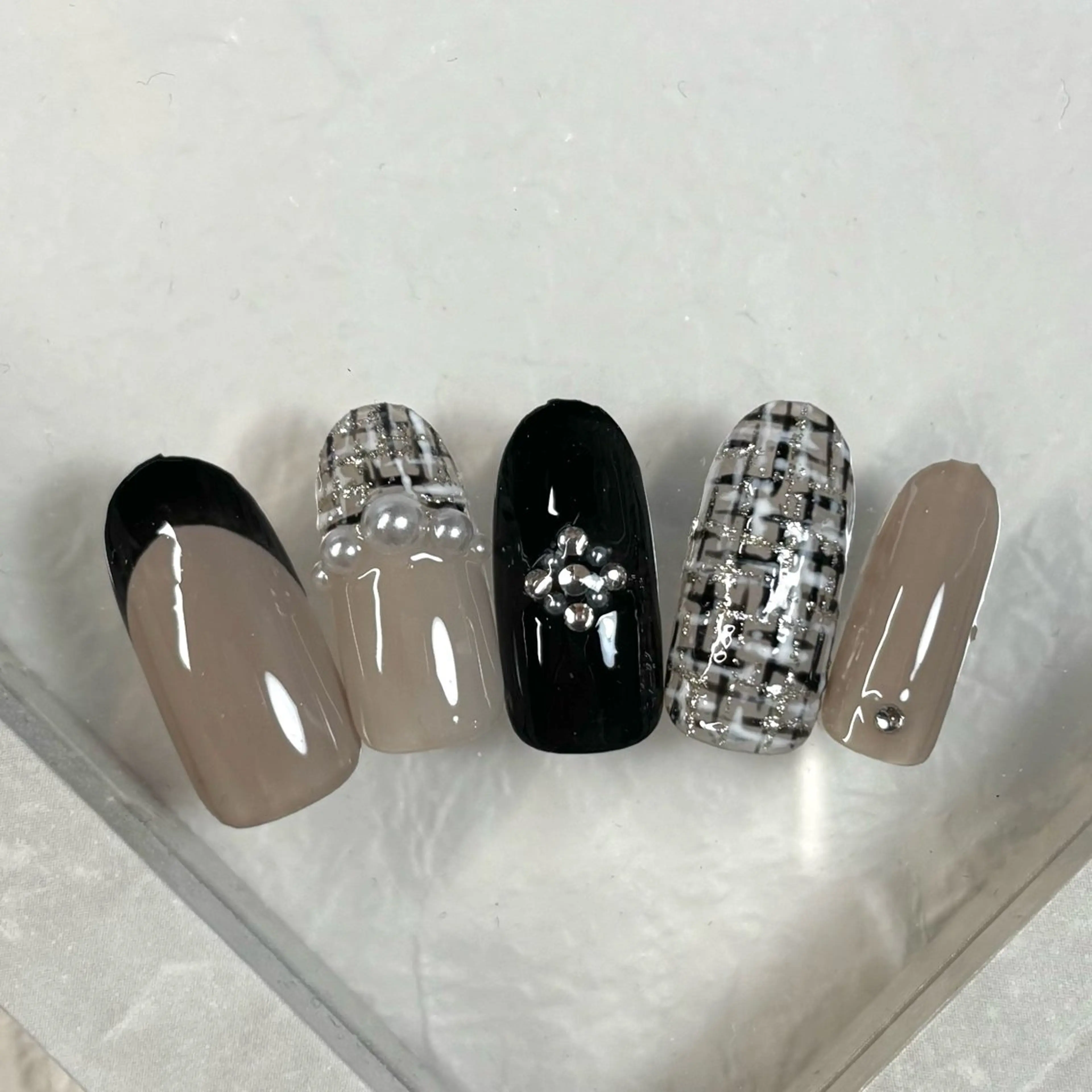 ネイル ツイードネイル ラヴィアンローズ所属・S. kurumiのネイルデザイン