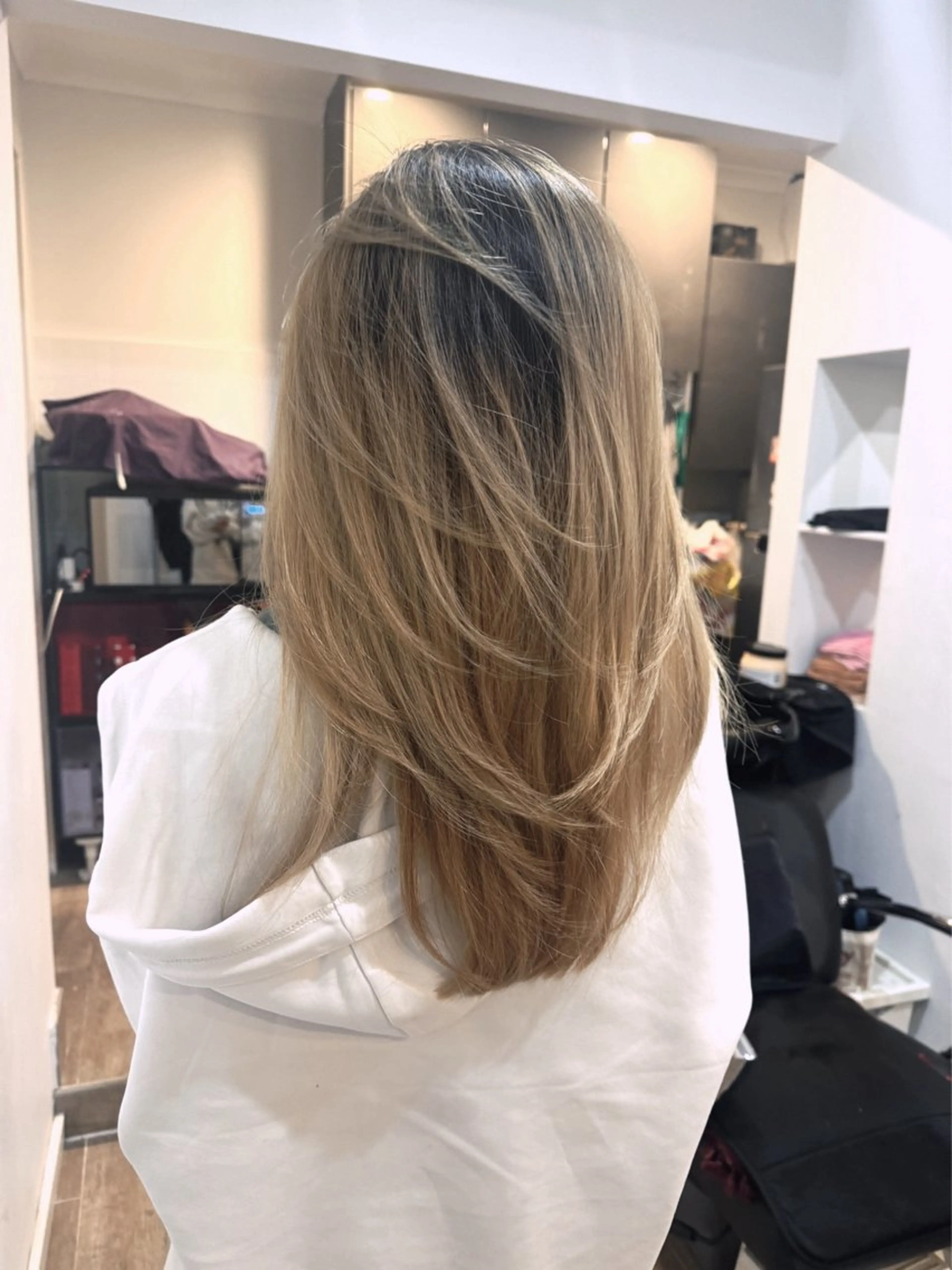 セミロング レイヤーカット カット ヘアカラー トリートメント 大佐古 陣冶のヘアスタイル