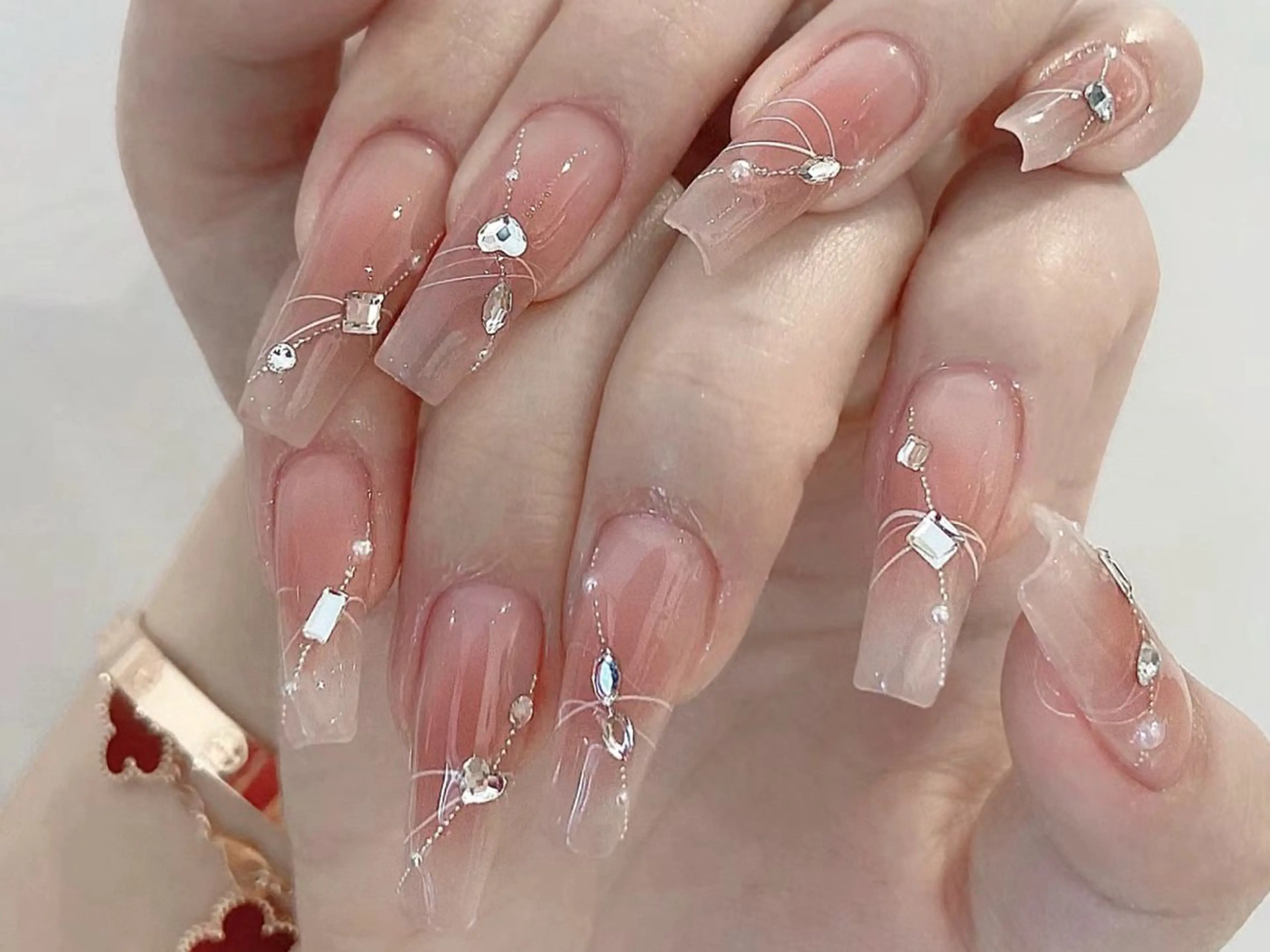 ネイル アートネイル チークネイル 長さ出し ジェルネイル マグネットネイル ハンドネイル ハンドケア ラッキーネイルサロン 西川口東口店のネイルデザイン