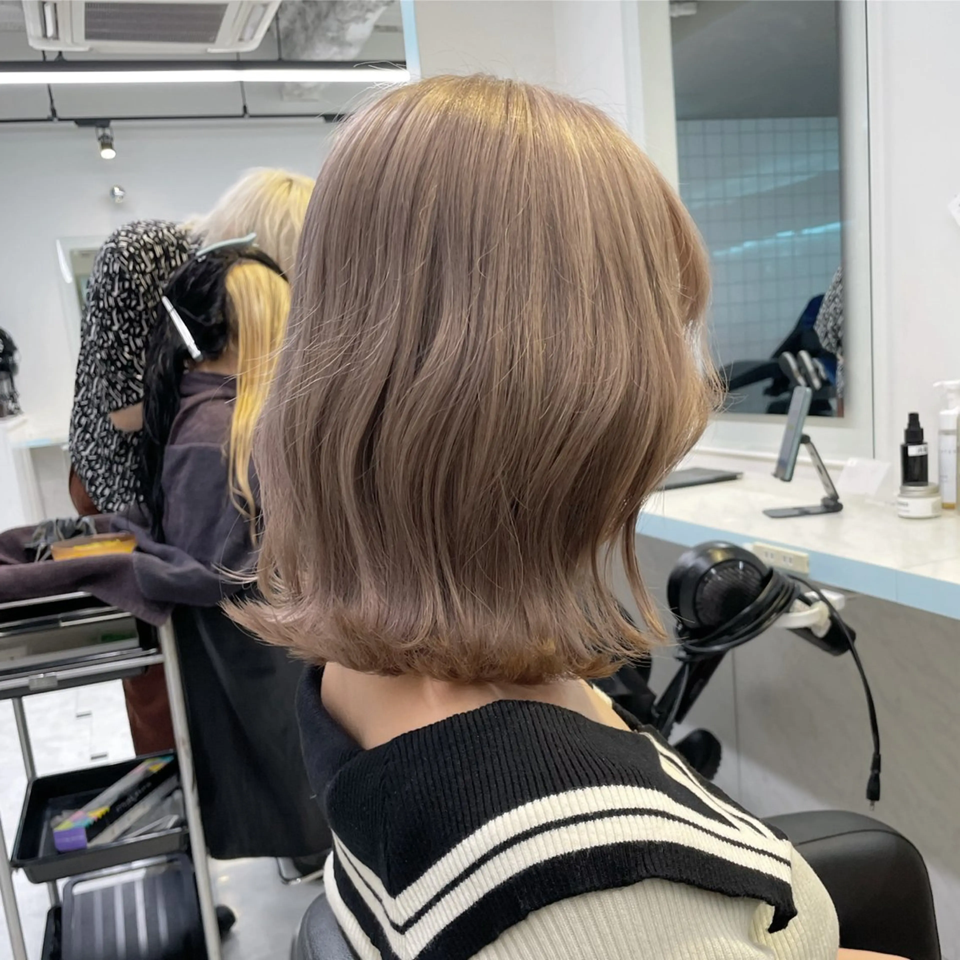 ミディアム カラー Salowin池袋East 店3F所属・【美髪矯正/絹髪】 🎀hinano🎀のヘアスタイル