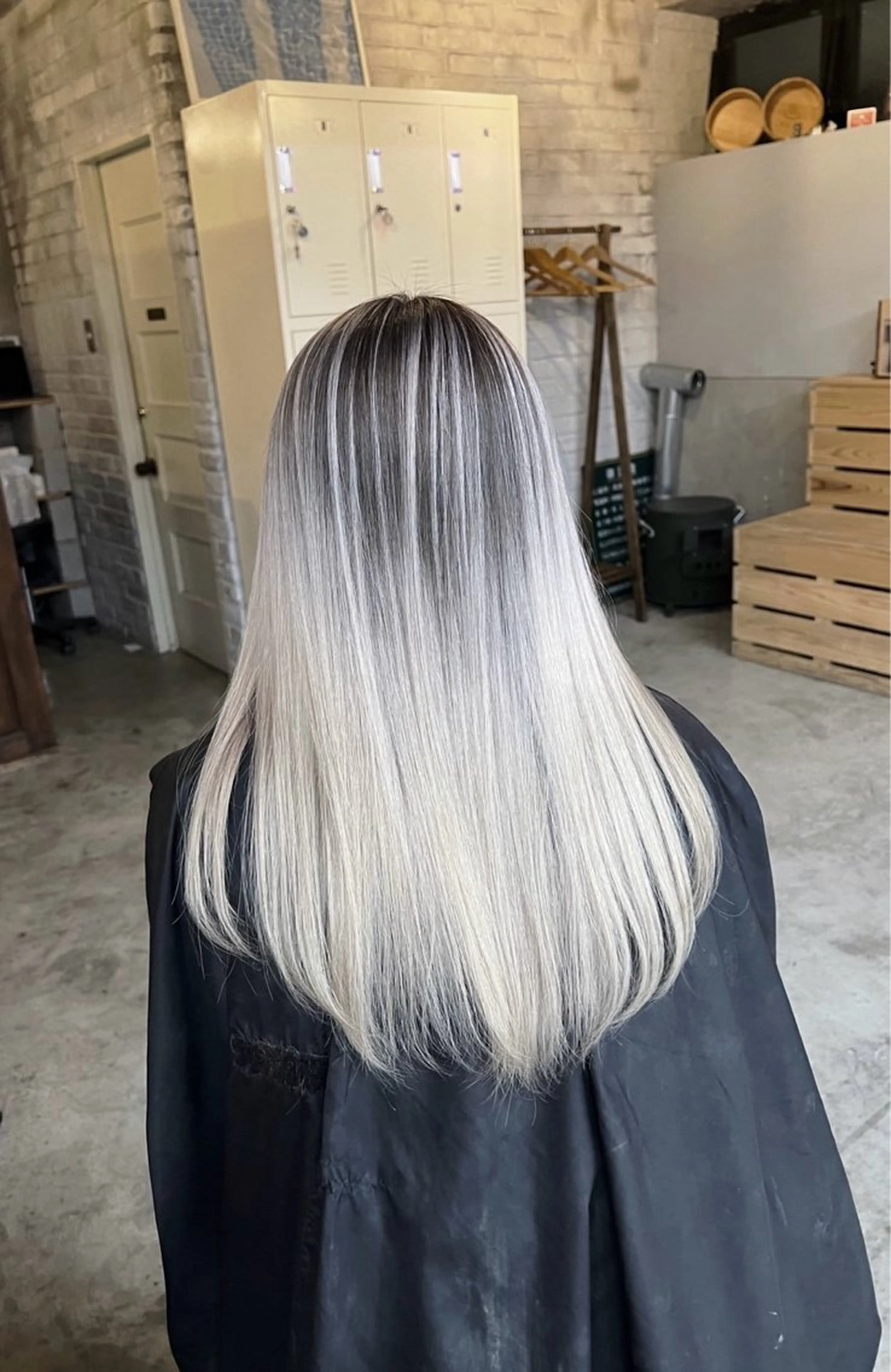 ロング カラー バレイヤージュ シルバー ホワイトシルバー レイヤーカット ヘアカラー トリートメント ROBIN所属・指名数No.1 /NAOYAのヘアスタイル