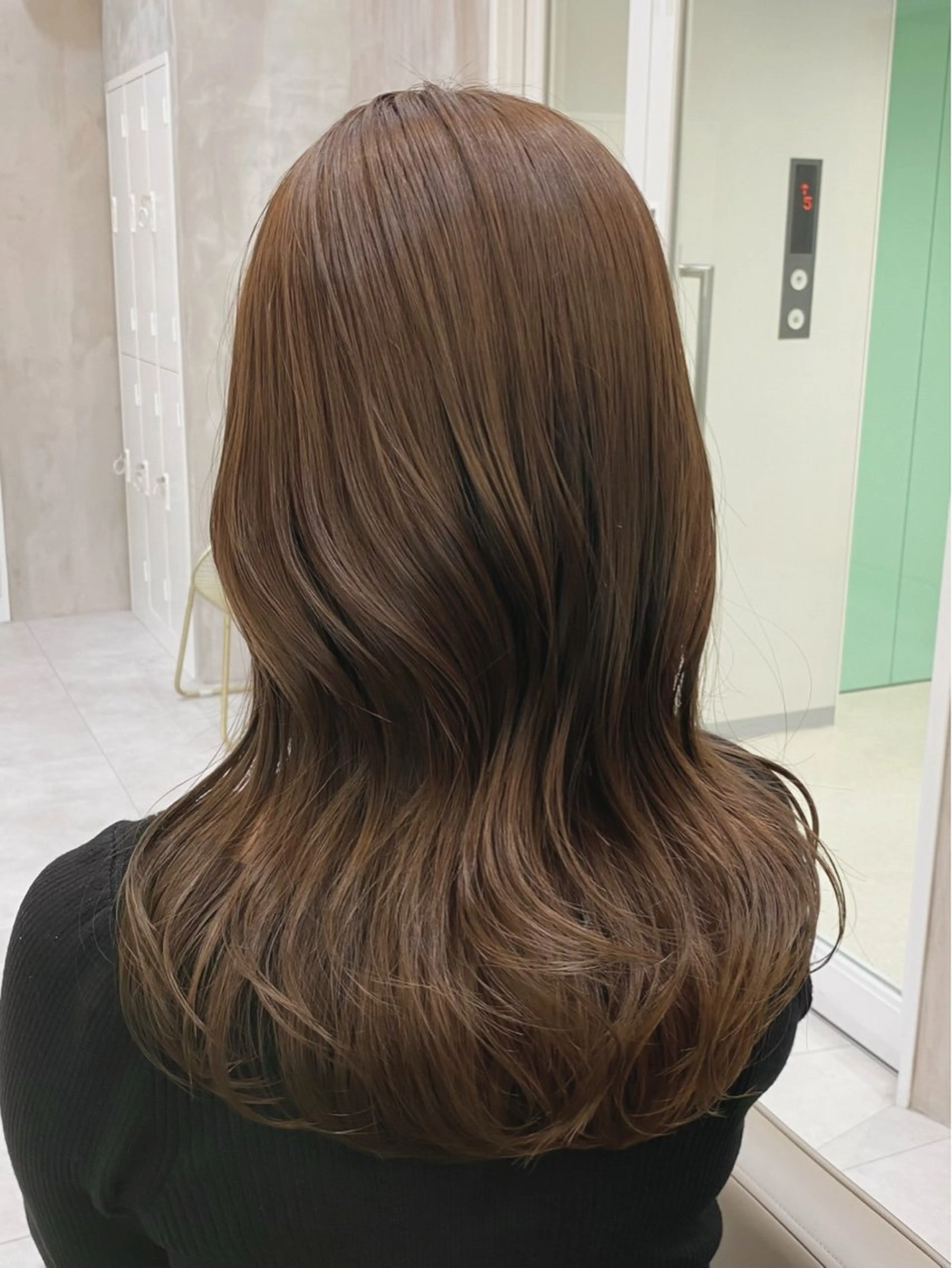 セミロング カラー ヘアアレンジ ベージュカラー ブリーチ ブラウンカラー 透明感カラー ダブルカラー ヘアカラー トリートメント ヘアセット 赤み消し🫧韓国ヘア 🫧藤岡誠也のヘアスタイル