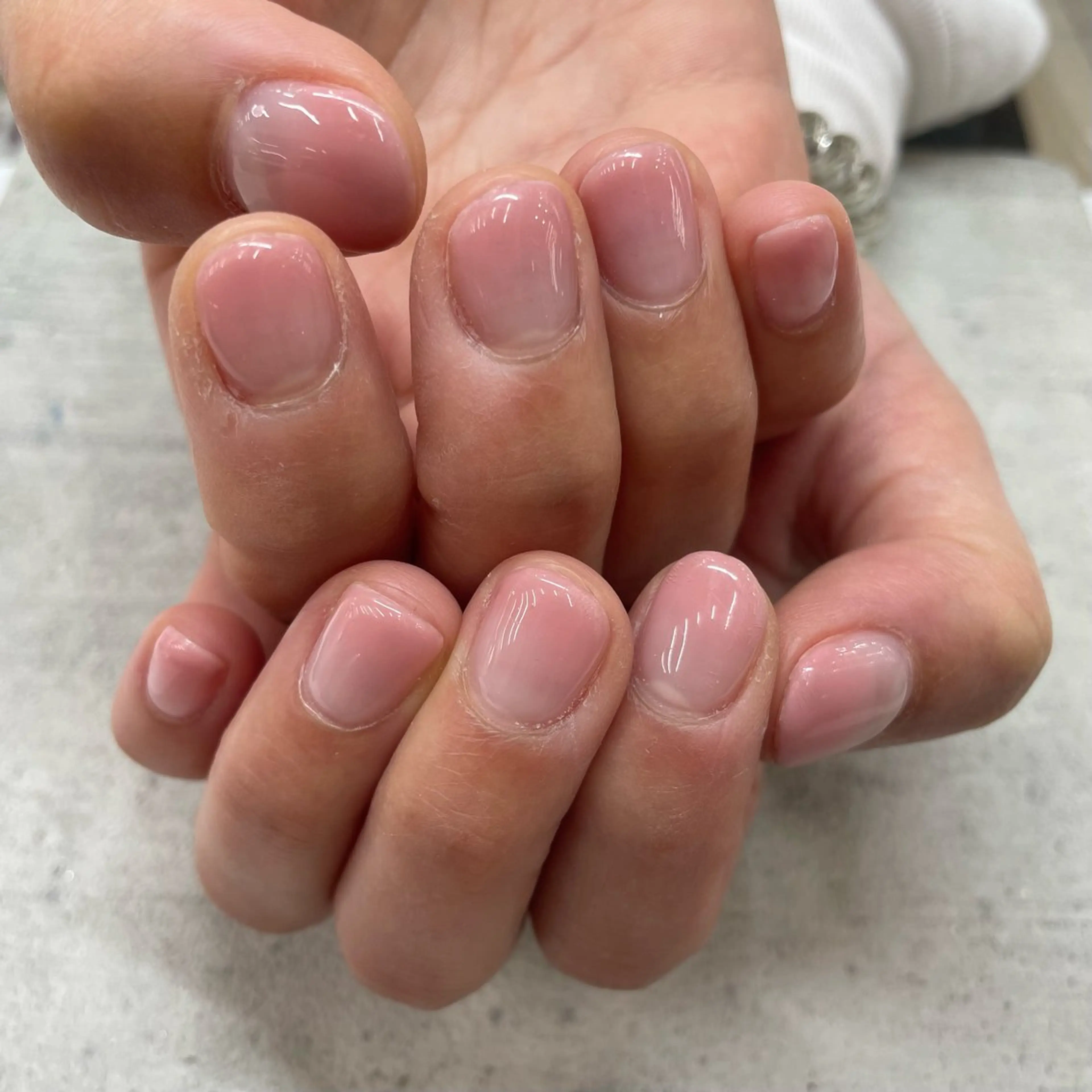 ネイル グラデーション オフィスネイル ピンク ショートネイル MAXKELLY EMIのネイルデザイン