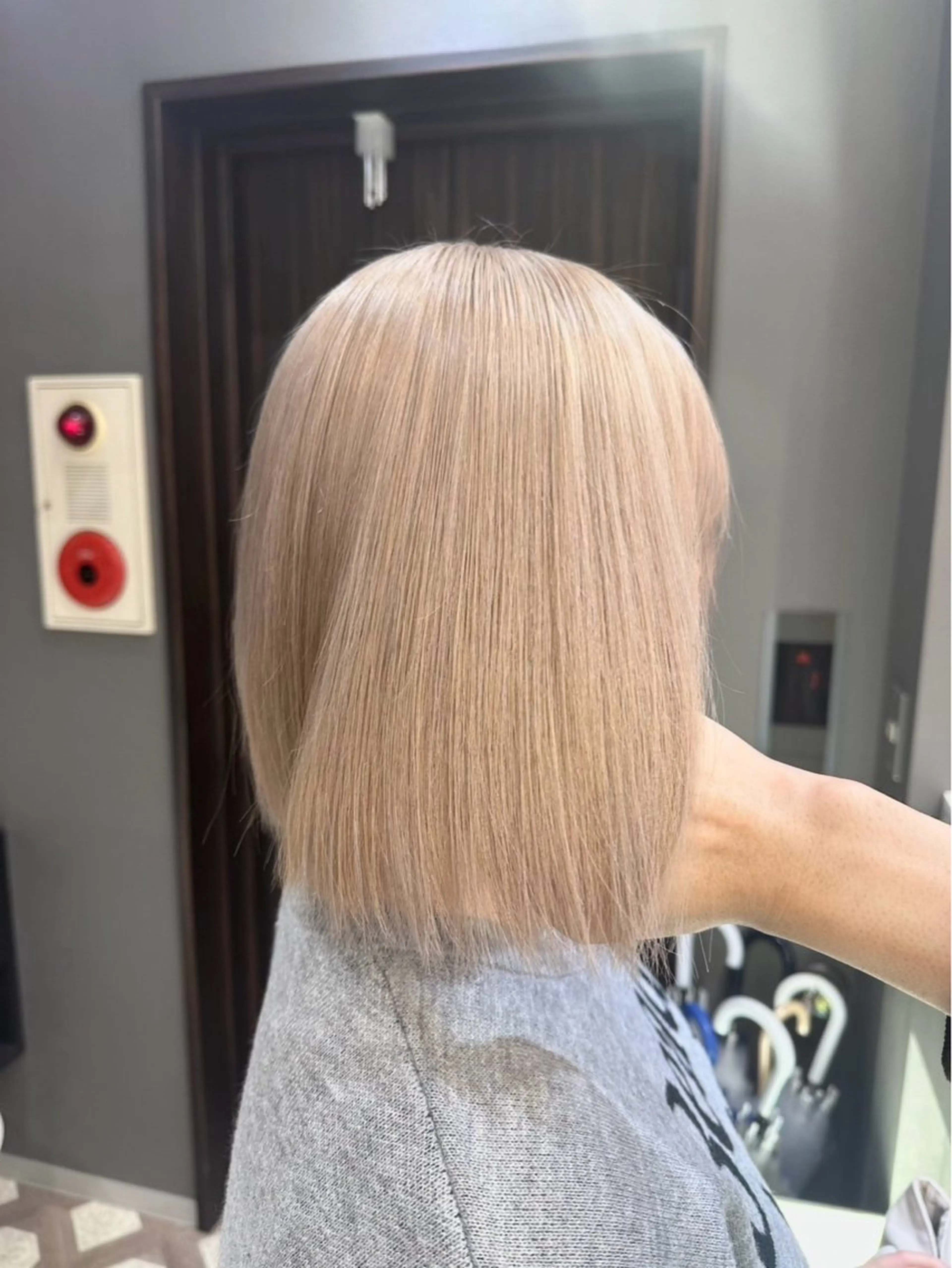 ブリーチリタッチ(3cm以内)✨➕カラー➕トリートメント（口コミ限定‼️超音波アイロン付き）の写真