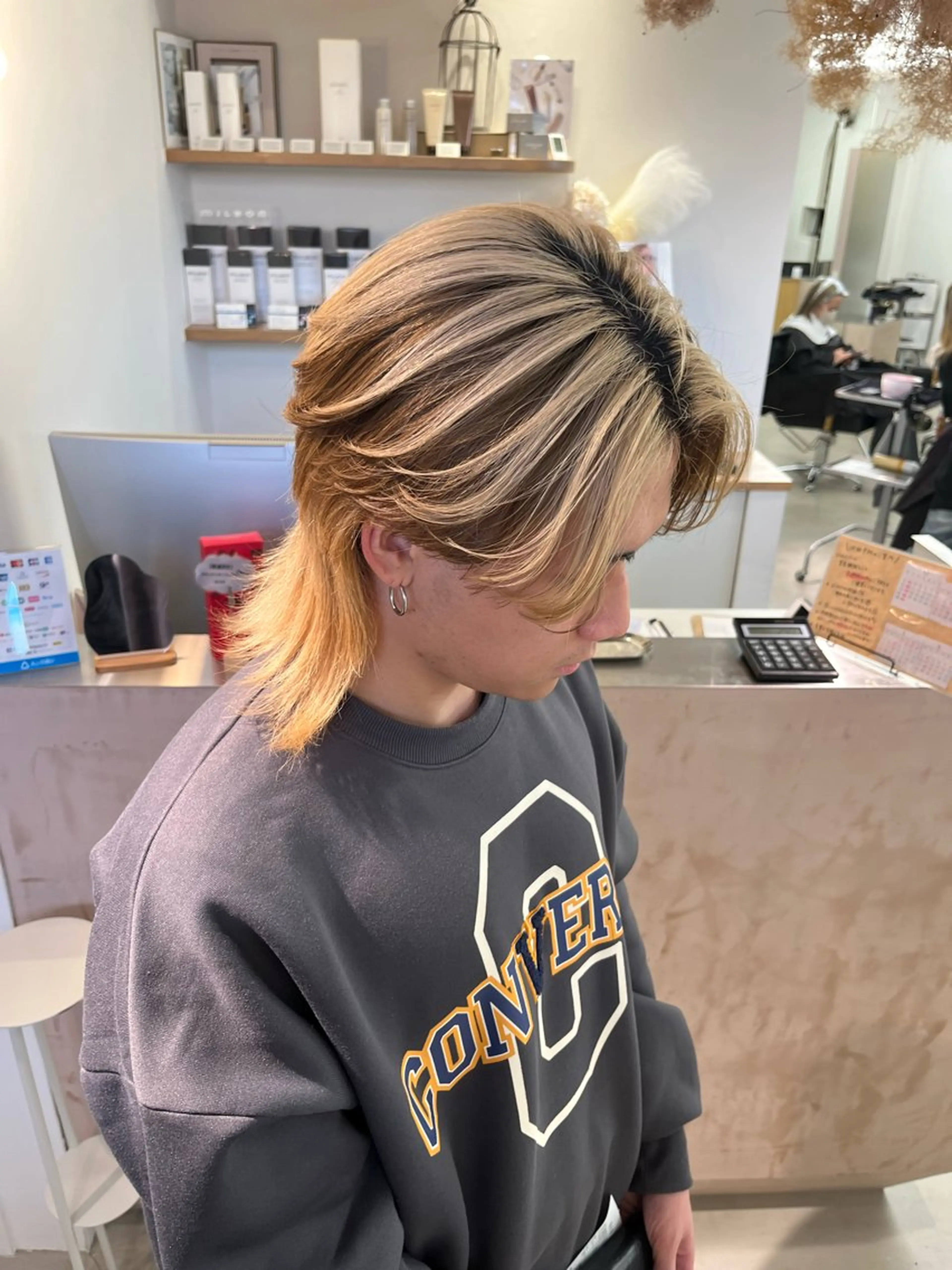 カラー メンズ ベージュカラー ブラウンカラー デザインカラー vince gio所属・小田 輝太郎/ブリーチのヘアスタイル