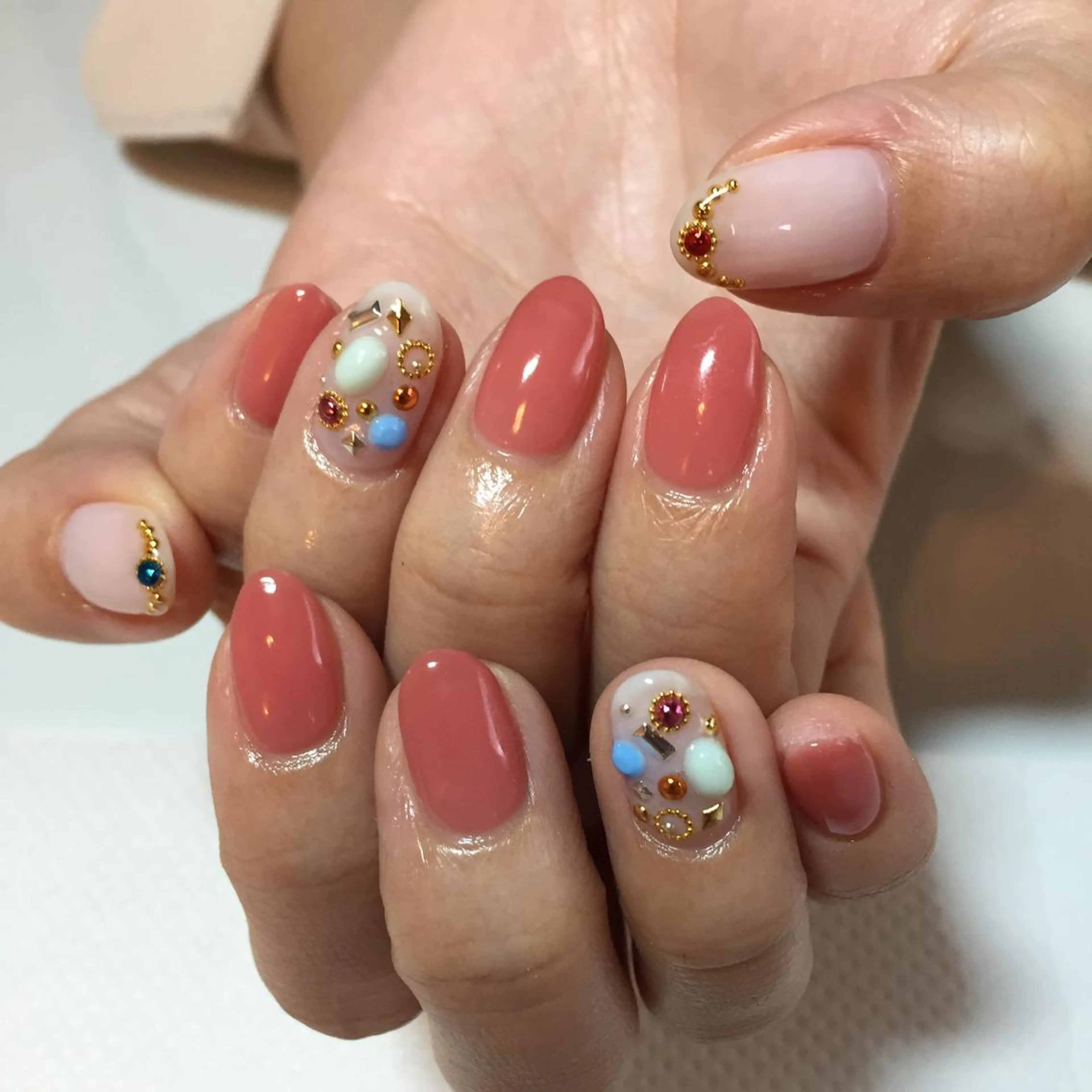 ネイル ストーンネイル g-up nail所属・米田 律子のネイルデザイン