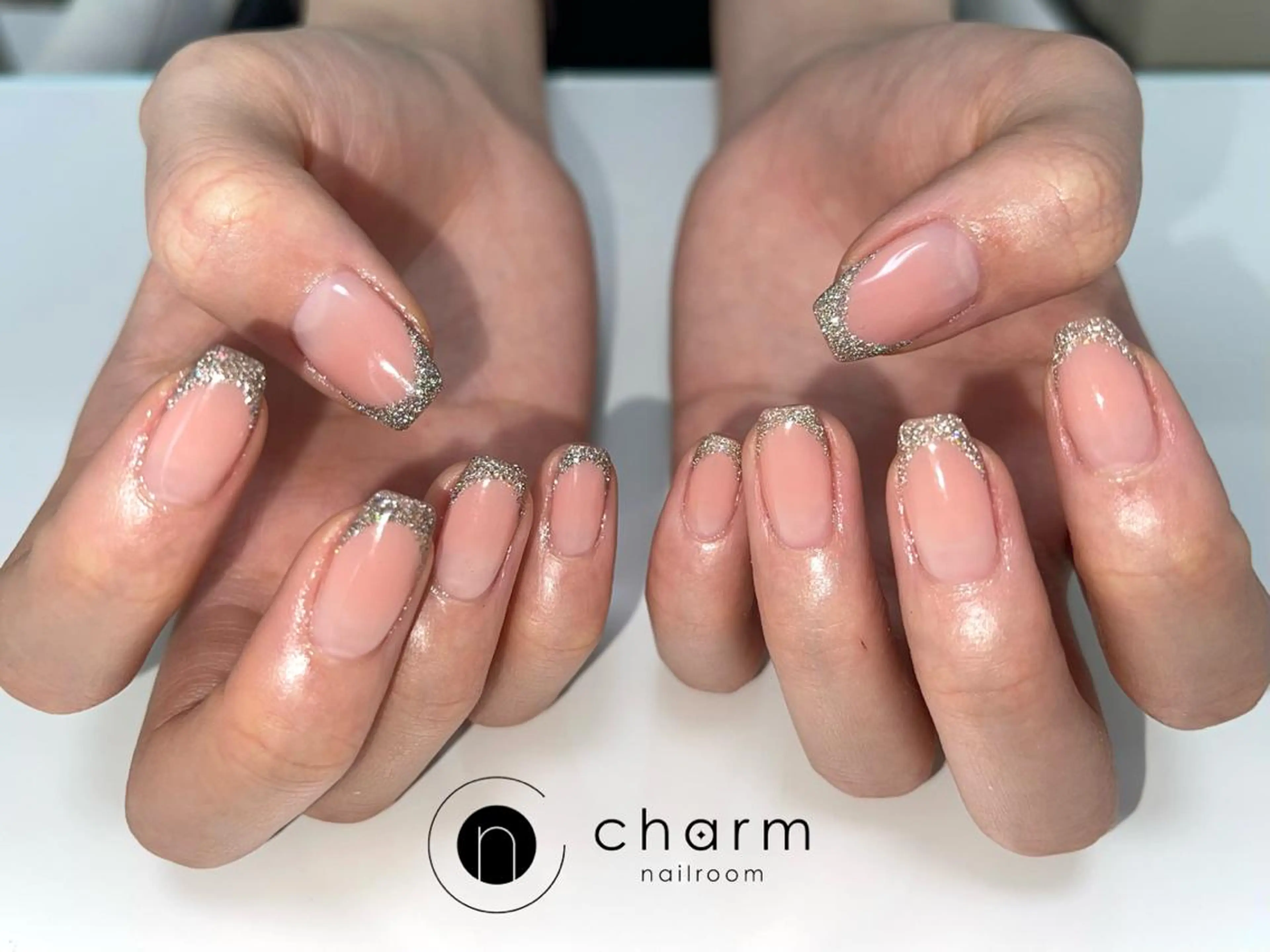 ネイル フラッシュネイル フレンチネイル ラメ(グリッター) ハンドネイル nailroom  charm所属・ネイルルーム チャームのネイルデザイン