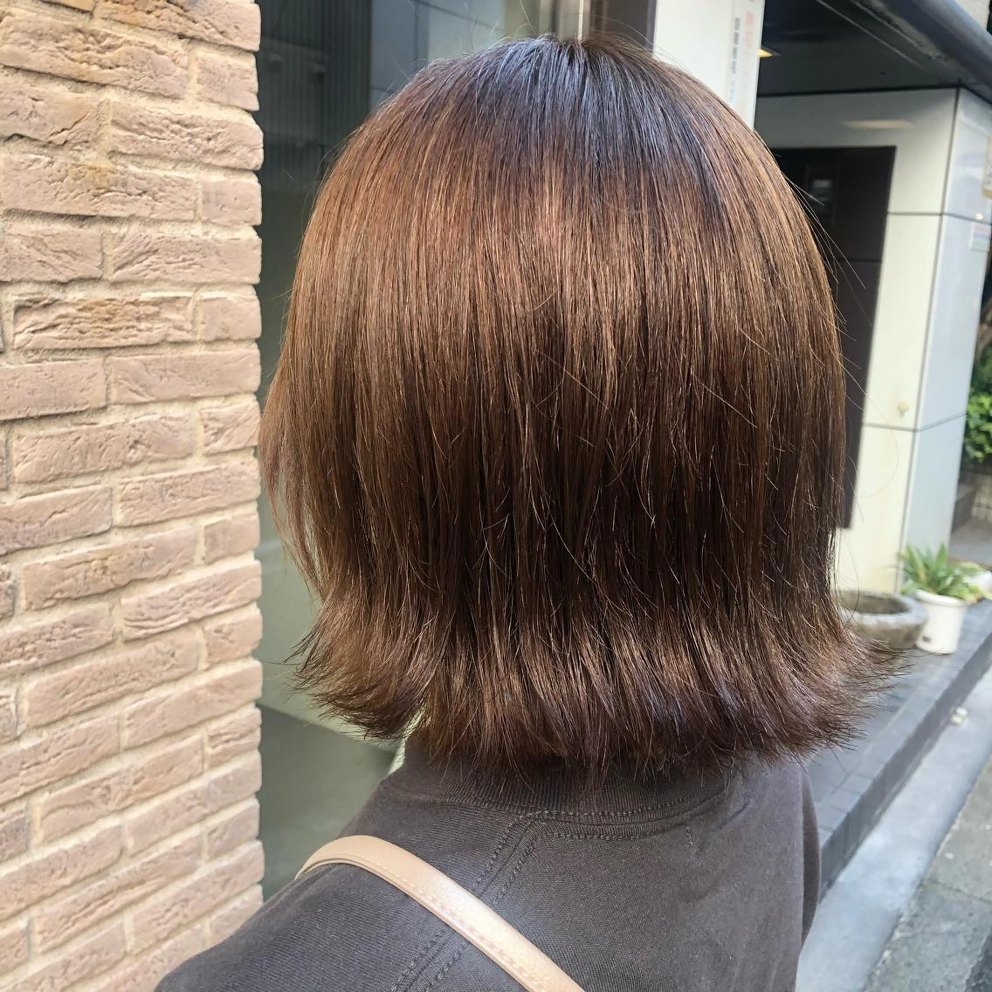 ミディアム カラー ベージュカラー オリーブベージュ ，comma momoka🪄のヘアスタイル