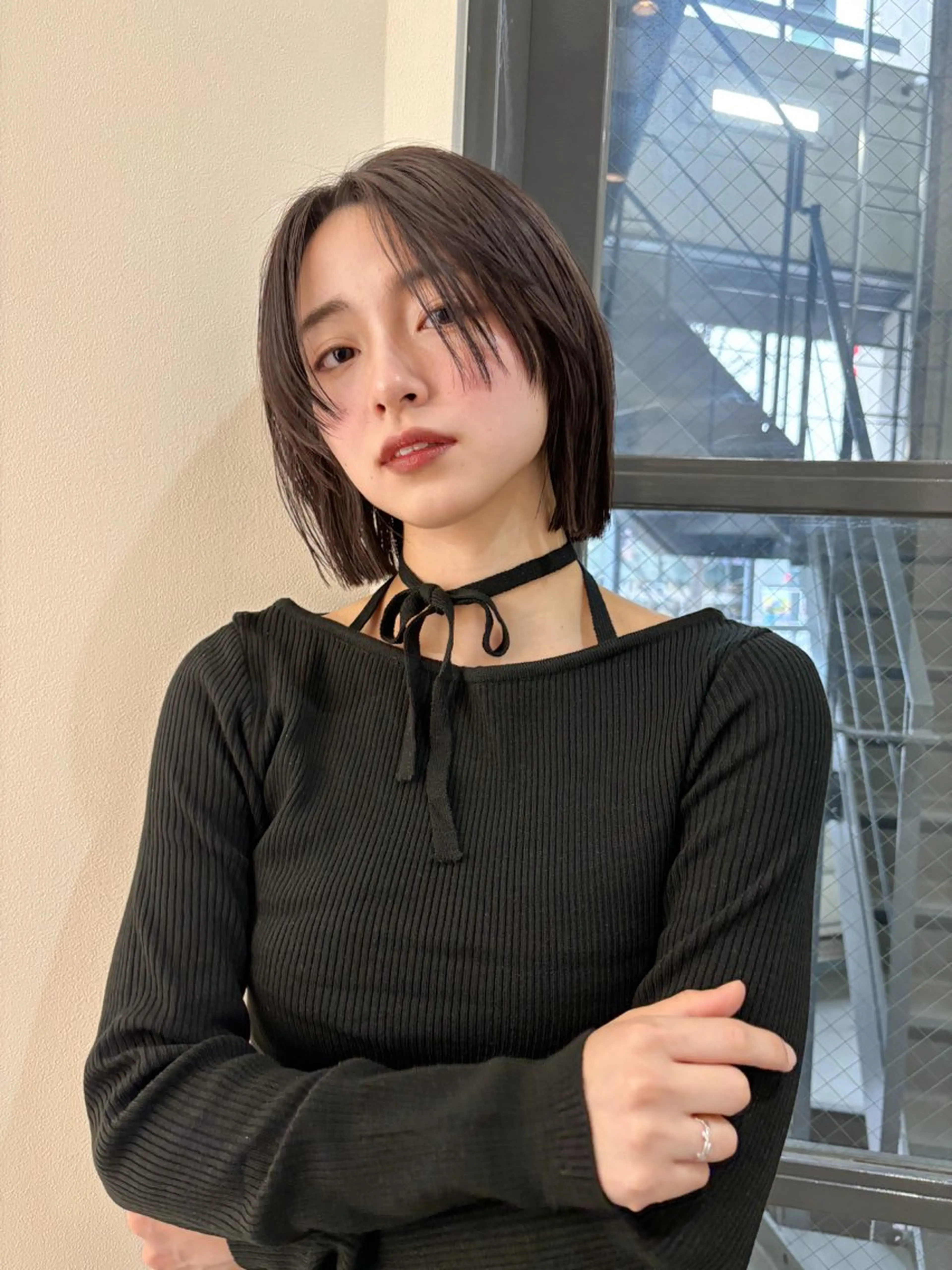ショート カラー うざバング 脇野 茉優のヘアスタイル