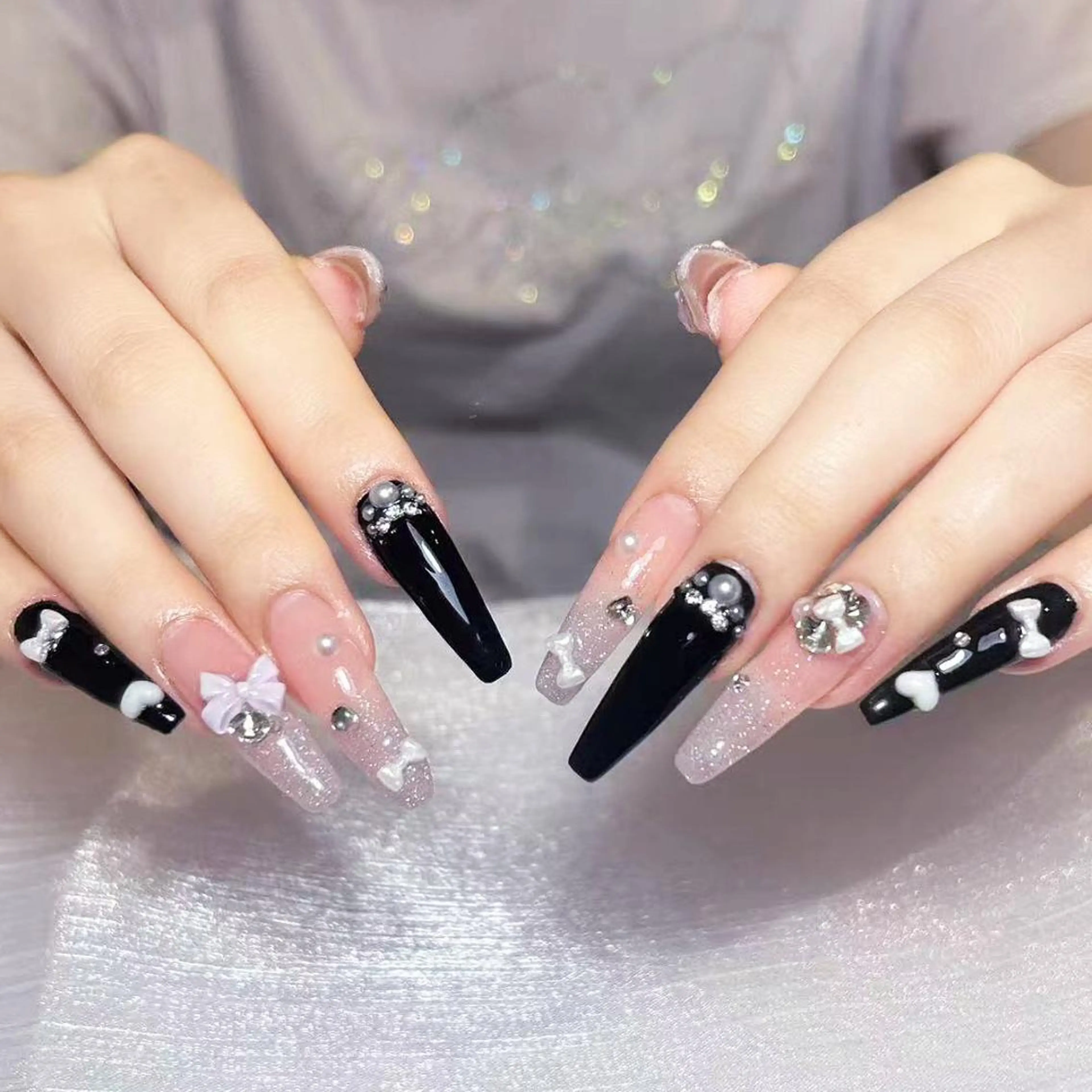 ネイル アートネイル オーロラネイル ガーリー キラキラネイル 韓国ネイル ハンドネイル DIANMOND NAIL🌸のネイルデザイン